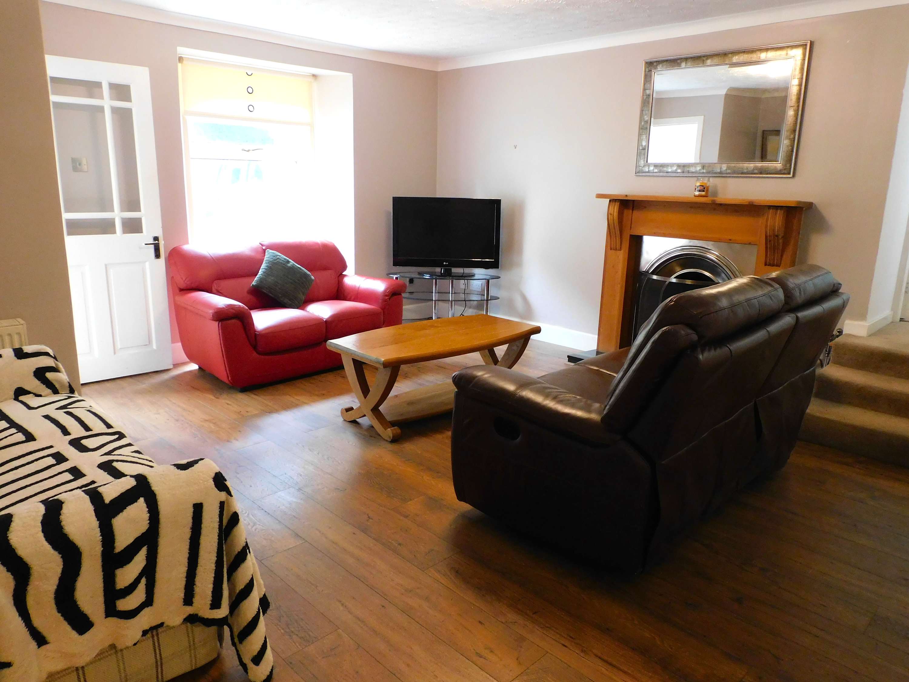 Cosy 2 Bed Apartment in Crossford, near Lanark