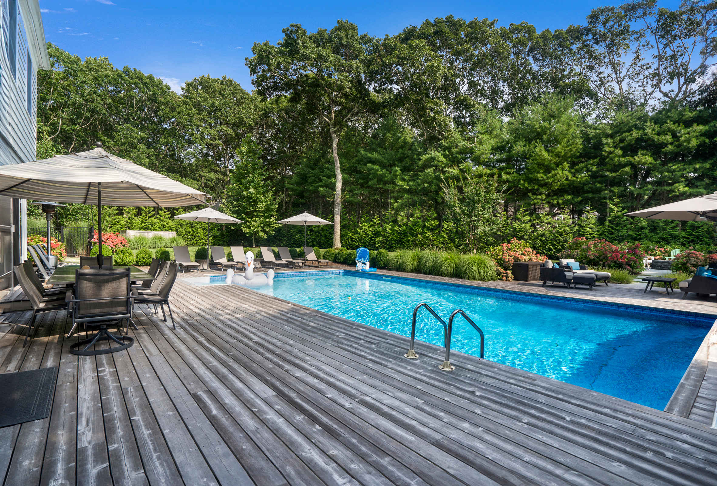 The Southampton Easy: Heated Pool, Large yard
