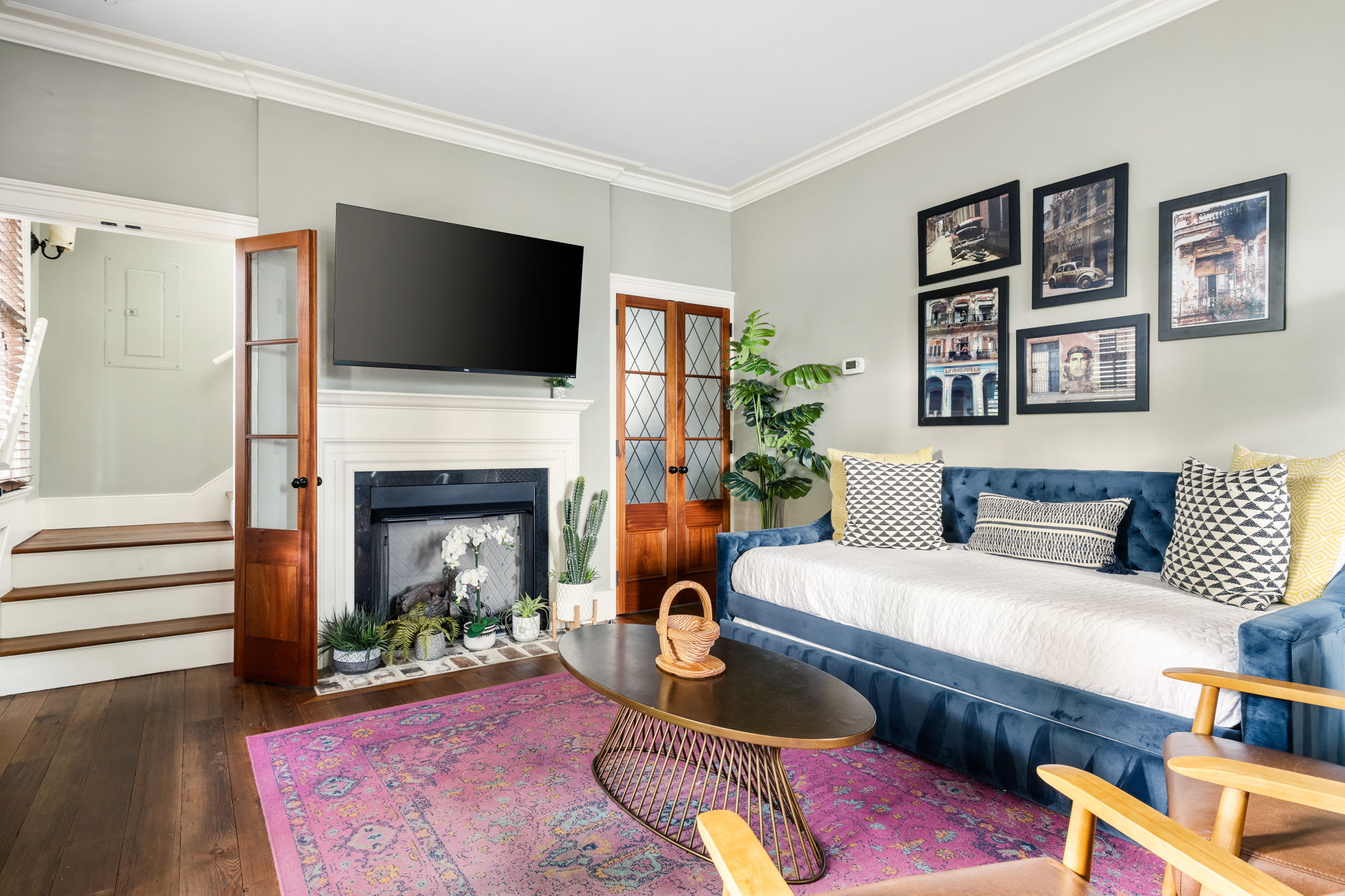 Spacious living room with a Daybed + Trundle (2 Twins) for additional sleeping space. 
