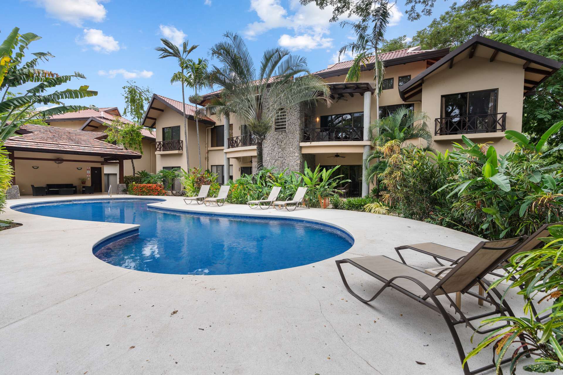 Modern Island-Themed Condo with Floor-to-Ceiling Windows & Garden and Pool Views Within Walking Distance of the Beach β Playas del Coco, Guanacaste β vacation rental