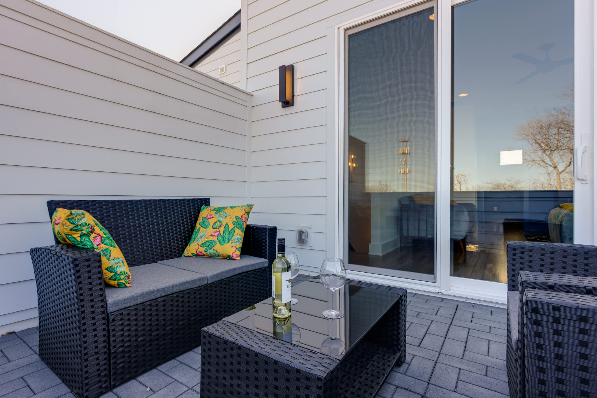 4BR Getaway for 12 w/Balcony, Mins to Broadway!