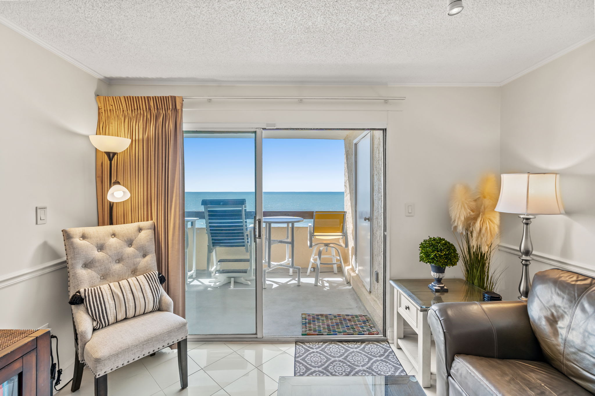 Pristine Direct Oceanfront Getaway Luxury Oasis | Photo 9