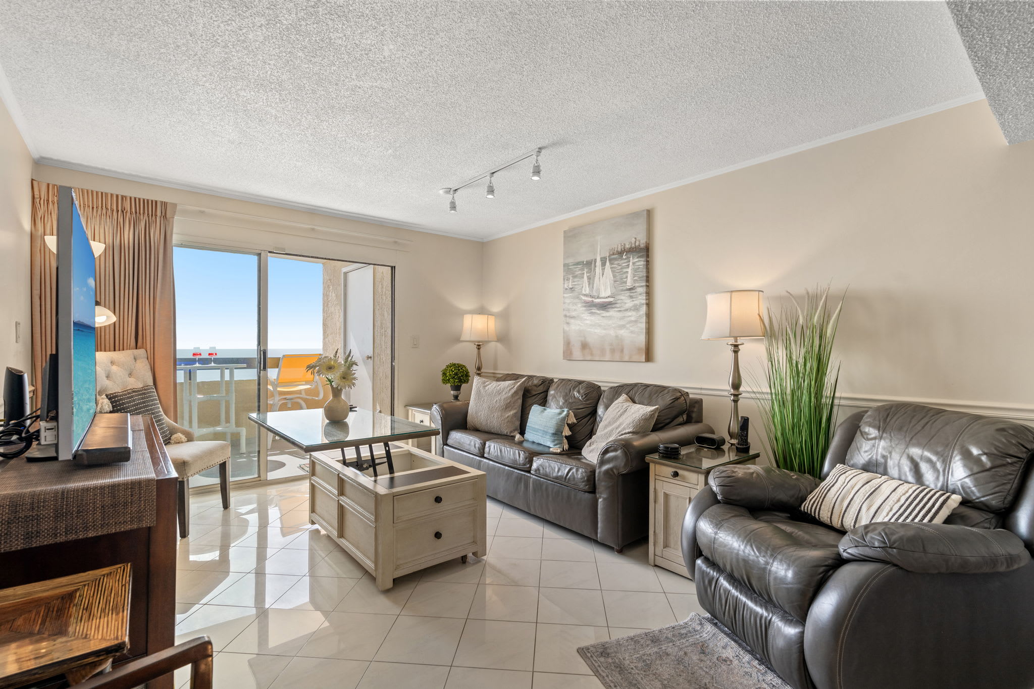 Pristine Direct Oceanfront Getaway Luxury Oasis | Photo 17