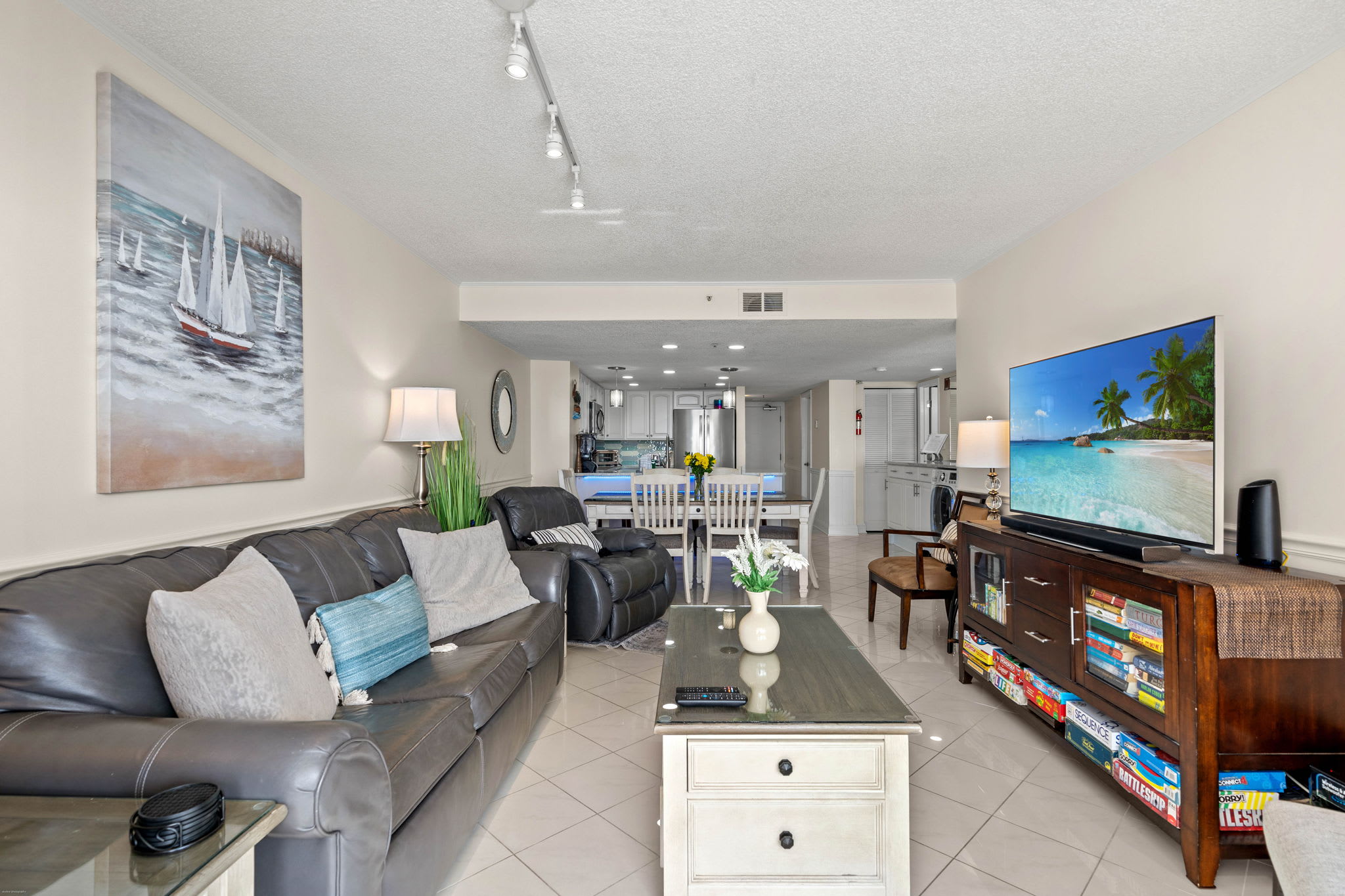 Pristine Direct Oceanfront Getaway Luxury Oasis | Photo 16