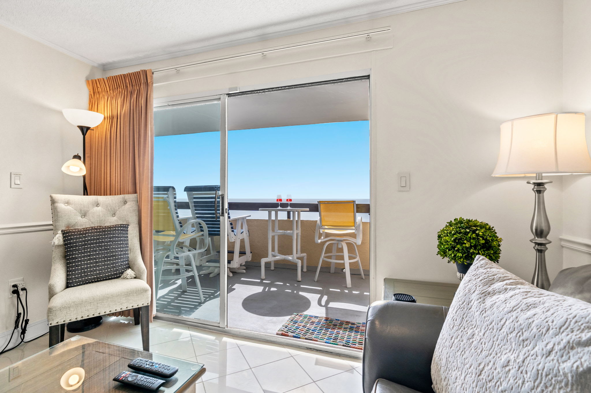 Pristine Direct Oceanfront Getaway Luxury Oasis | Photo 10