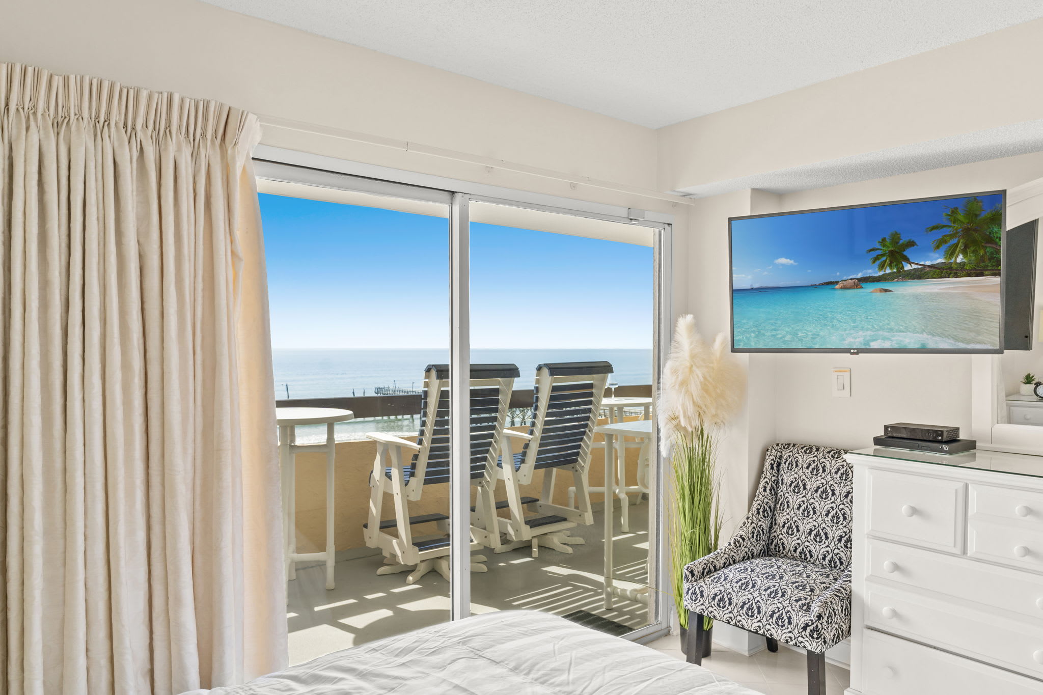 Pristine Direct Oceanfront Getaway Luxury Oasis | Photo 37