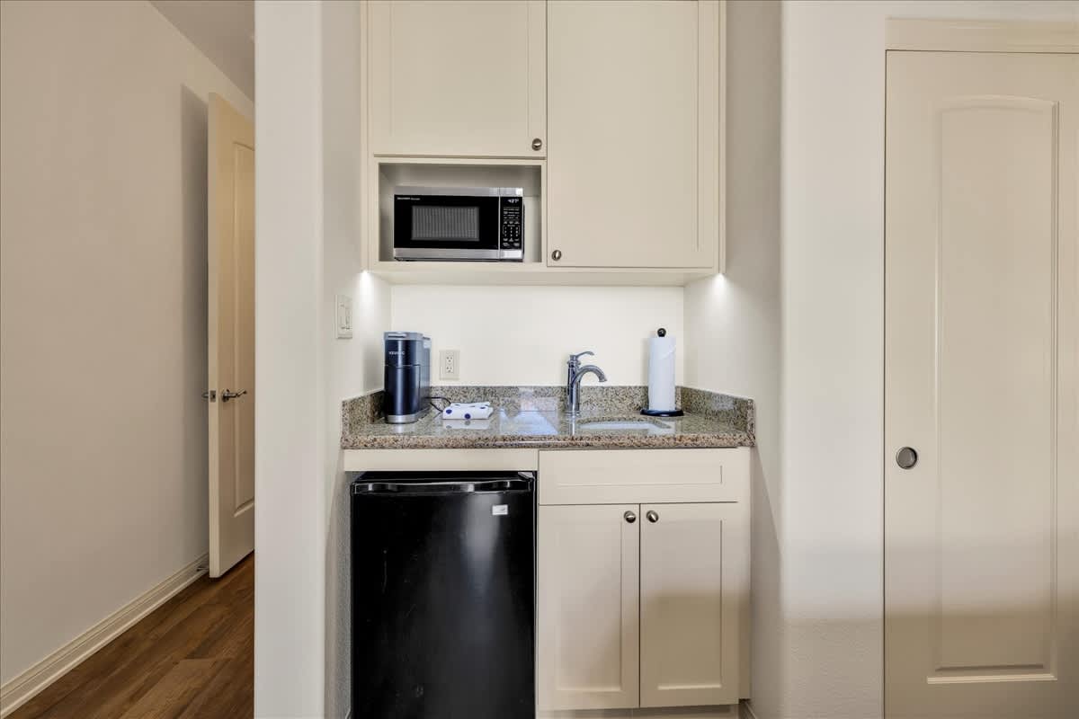 Newly Remodeled Legacy Villas Studio Villa #B - Photo 5