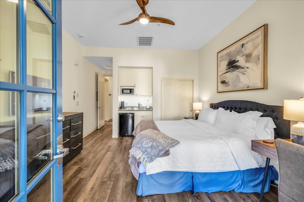 Newly Remodeled Legacy Villas Studio Villa #B - Photo 4