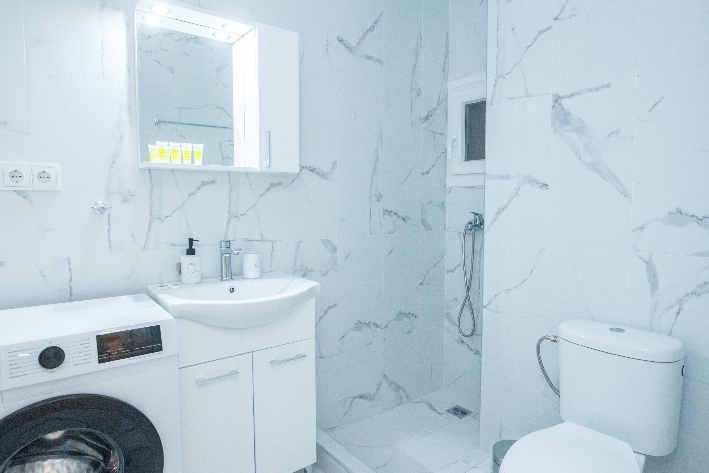 Modern Stylish 2 Bd Apt in the Heart of Acropolis in Athens — photo 4