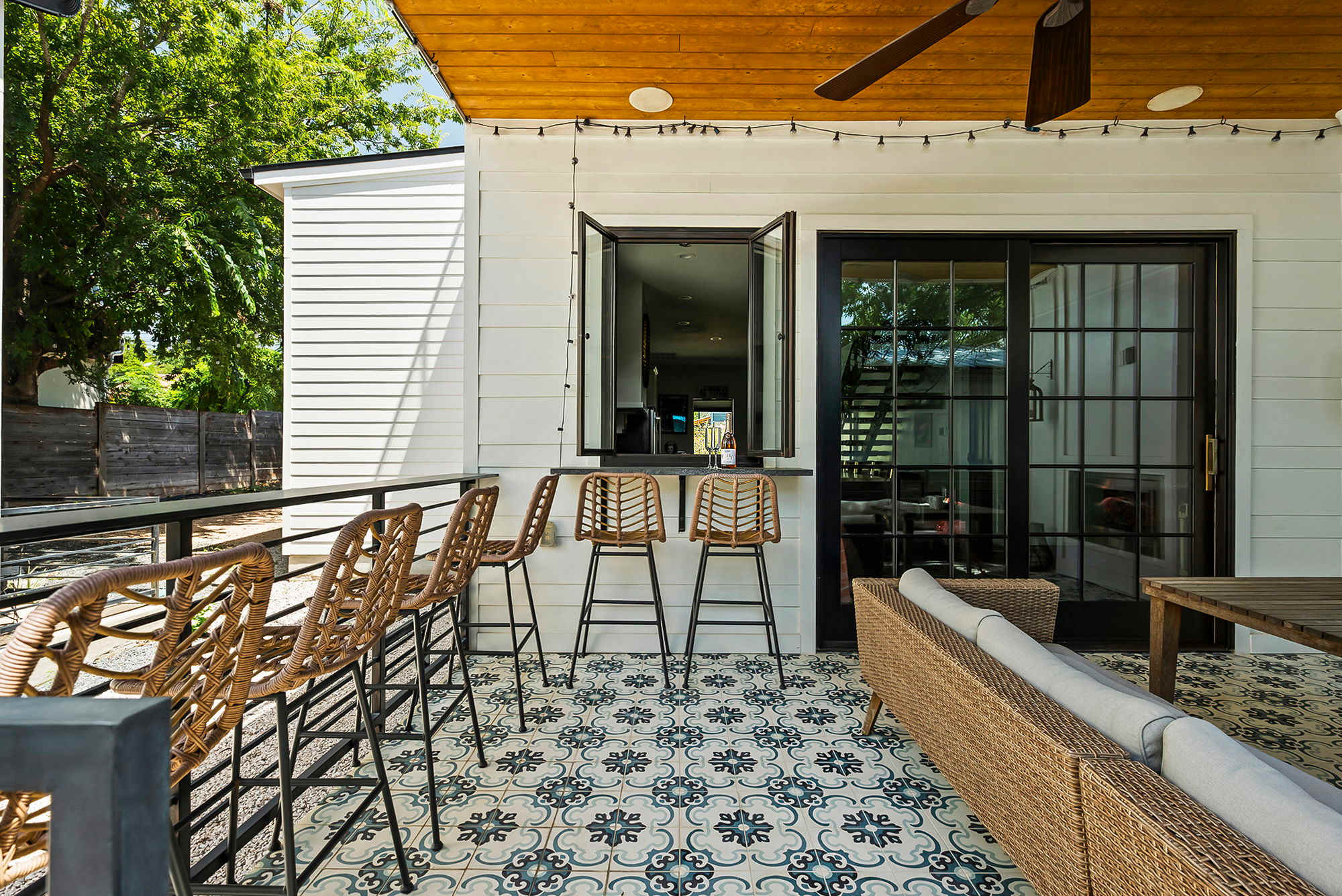 Modern 3BR Home | Near DT ATX & UT | Balcony views 5