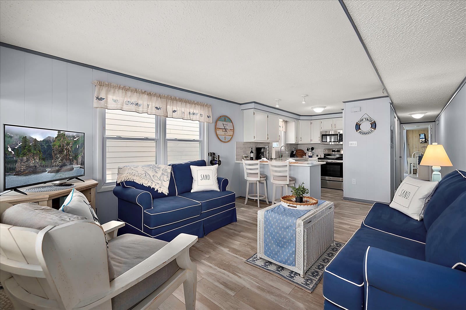 Midtown Oceanside Condo Just Steps From the Beach | Photo 2