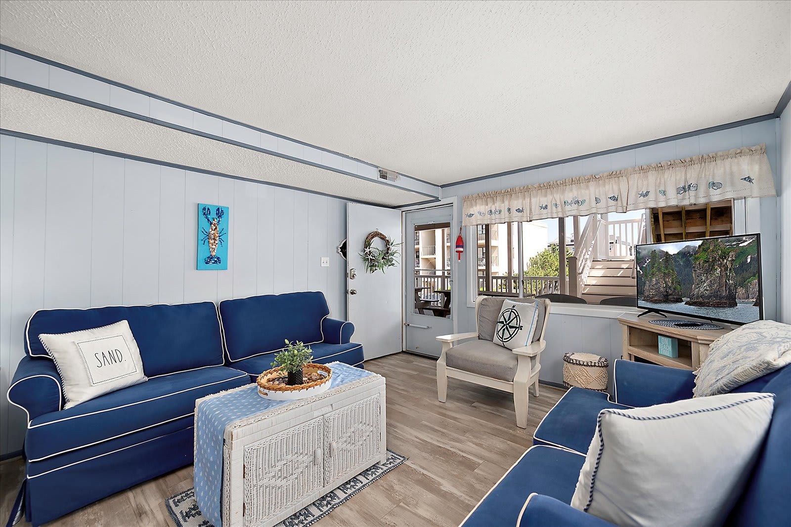 Midtown Oceanside Condo Just Steps From the Beach | Photo 3