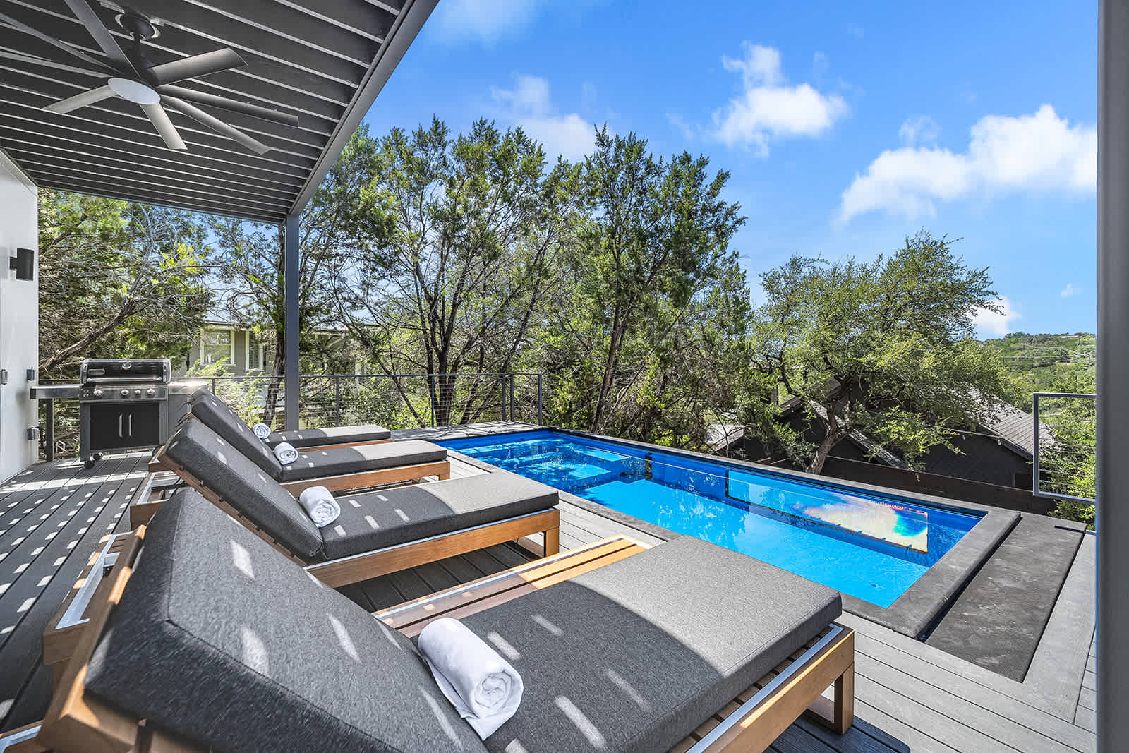 Luxe Pool, Fire Pit, Lake Views | Sundown Social
