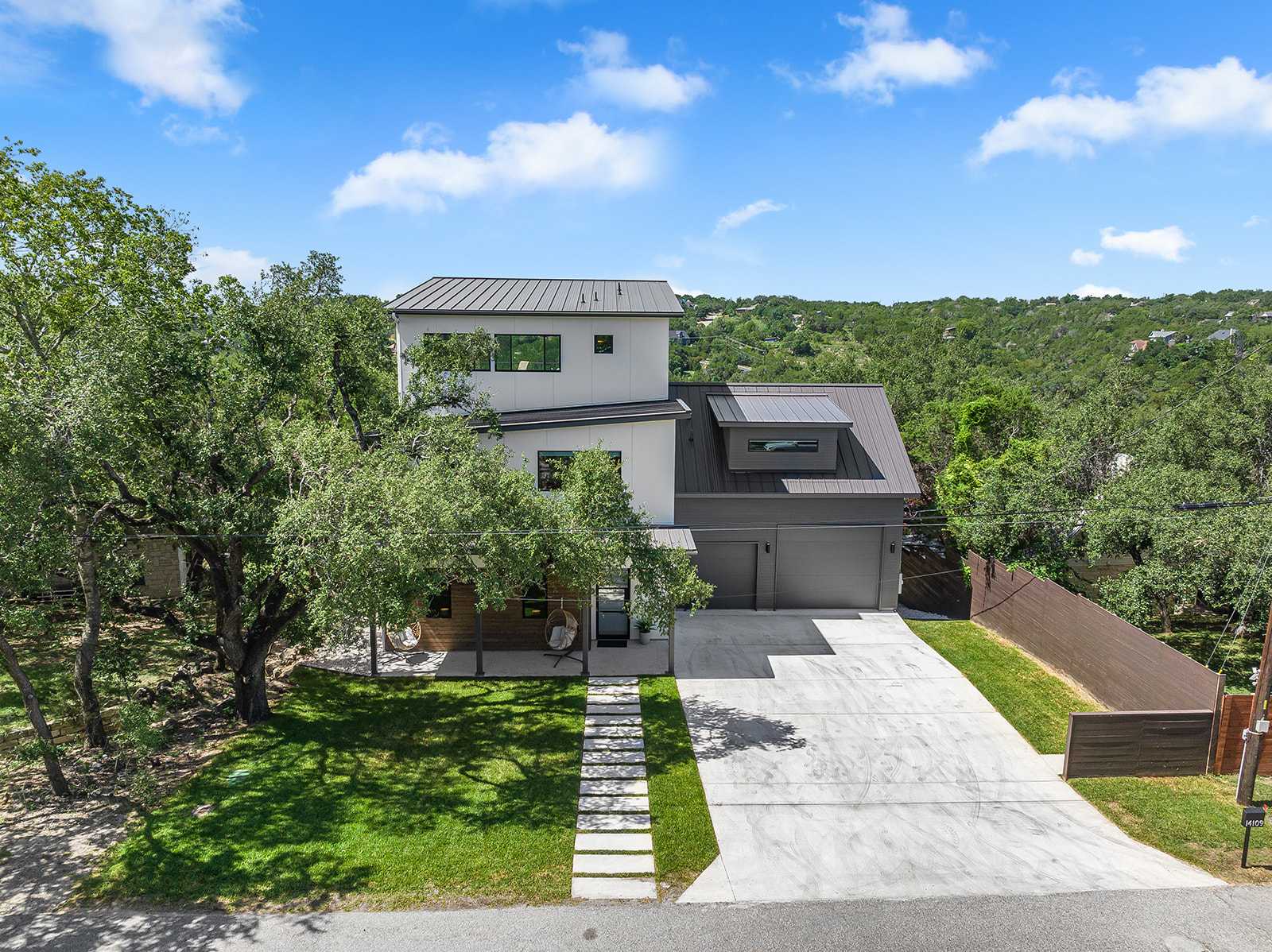 Luxe Pool, Fire Pit, Lake Views | Sundown Social