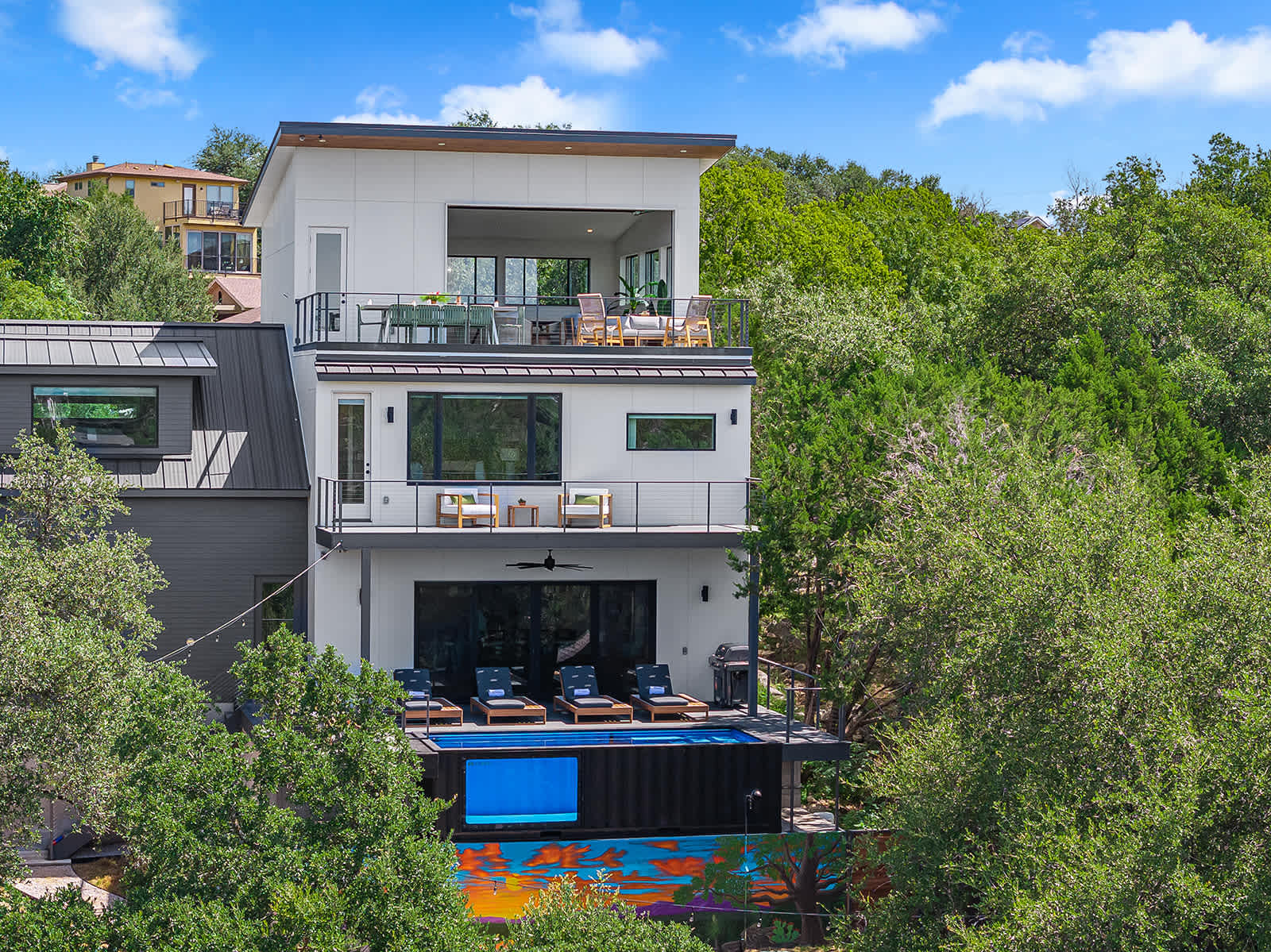Luxe Pool, Fire Pit, Lake Views | Sundown Social