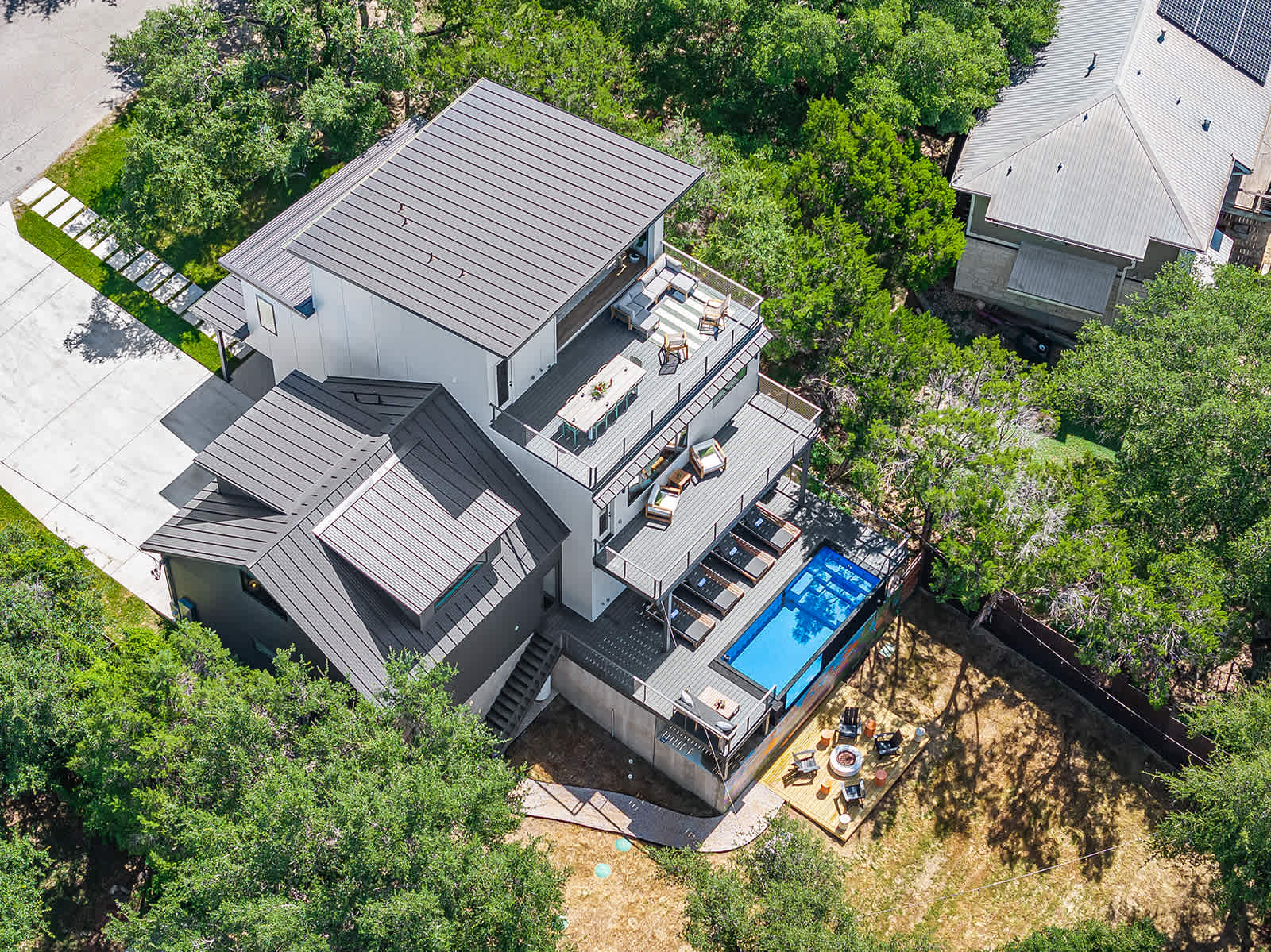 Luxe Pool, Fire Pit, Lake Views | Sundown Social