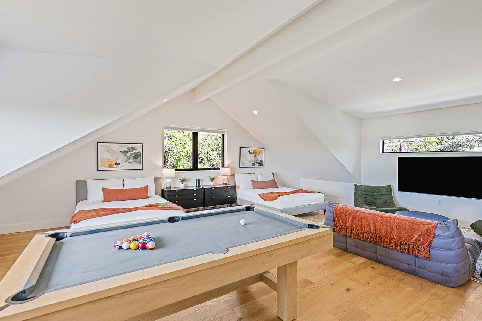 Luxe Pool, Fire Pit, Lake Views | Sundown Social