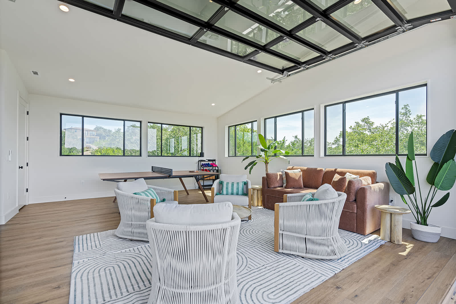 Luxe Pool, Fire Pit, Lake Views | Sundown Social