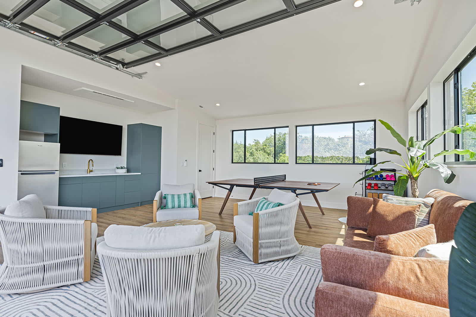 Luxe Pool, Fire Pit, Lake Views | Sundown Social