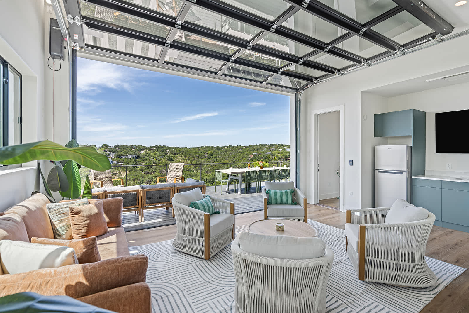 Luxe Pool, Fire Pit, Lake Views | Sundown Social