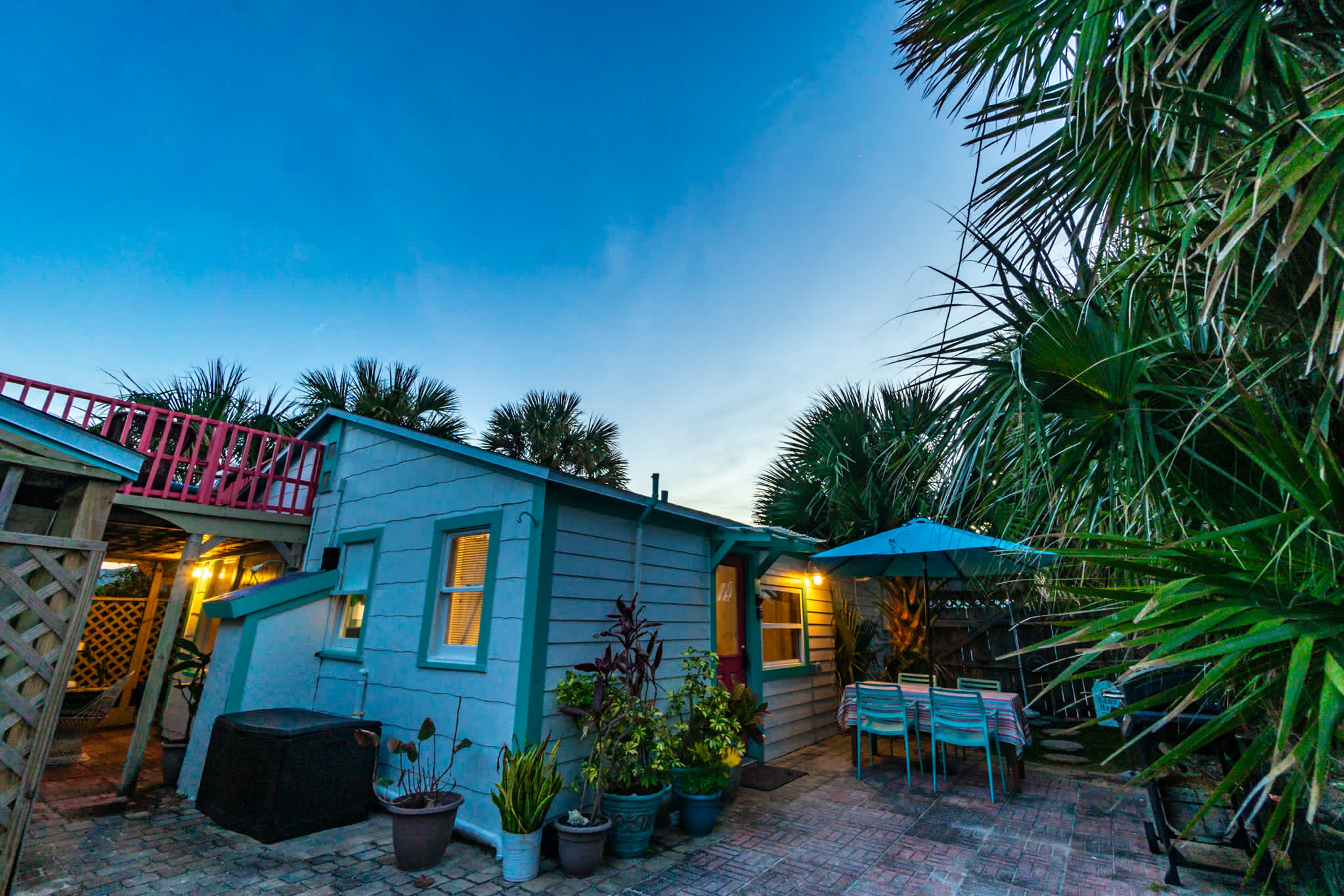 Beachcomber Oasis | 1930s Cottage | 1 min to Beach — photo 13