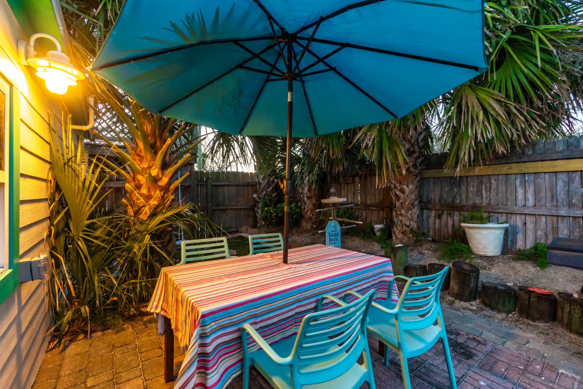 Beachcomber Oasis | 1930s Cottage | 1 min to Beach — photo 14