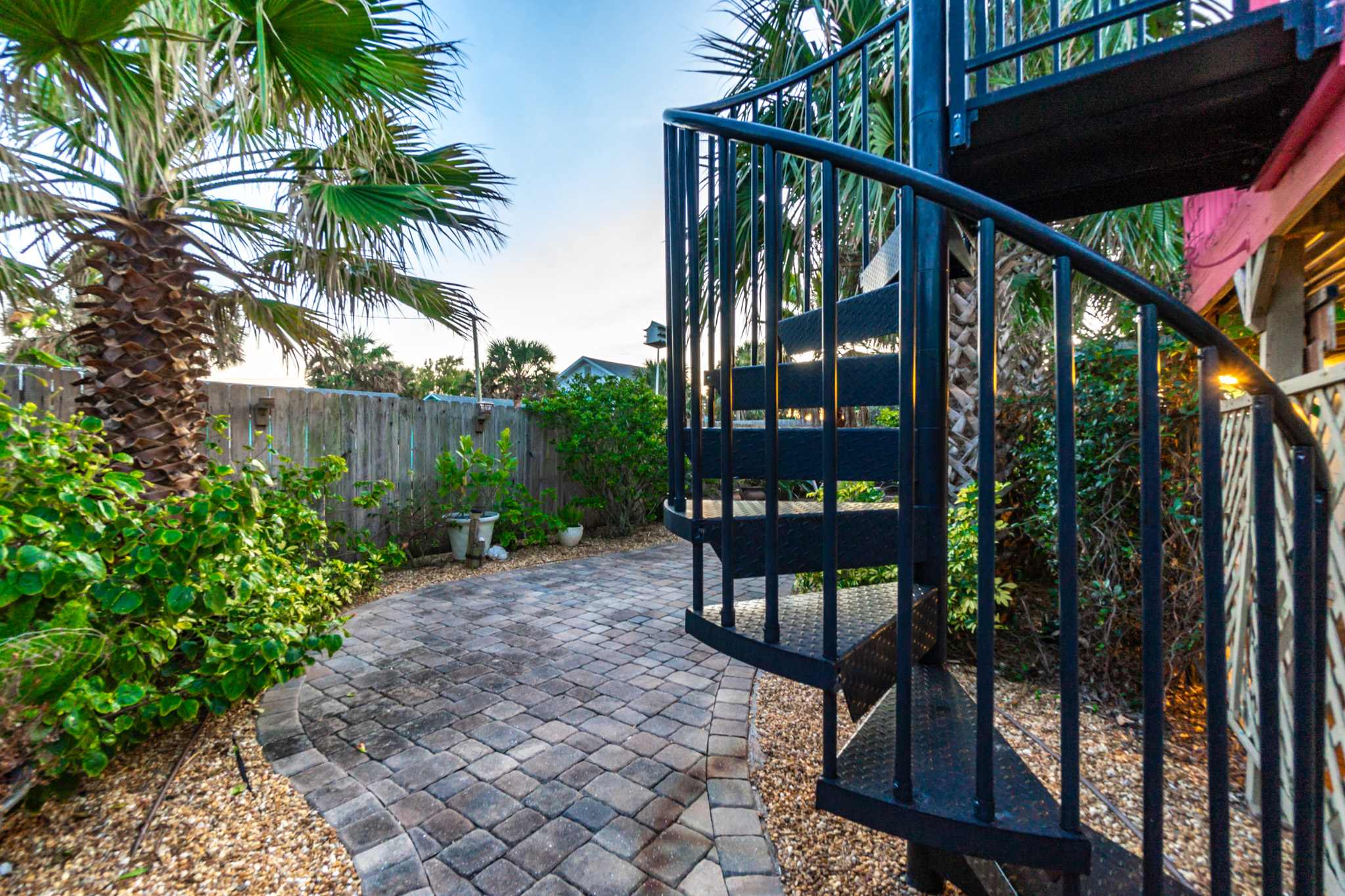 Beachcomber Oasis | 1930s Cottage | 1 min to Beach — photo 16