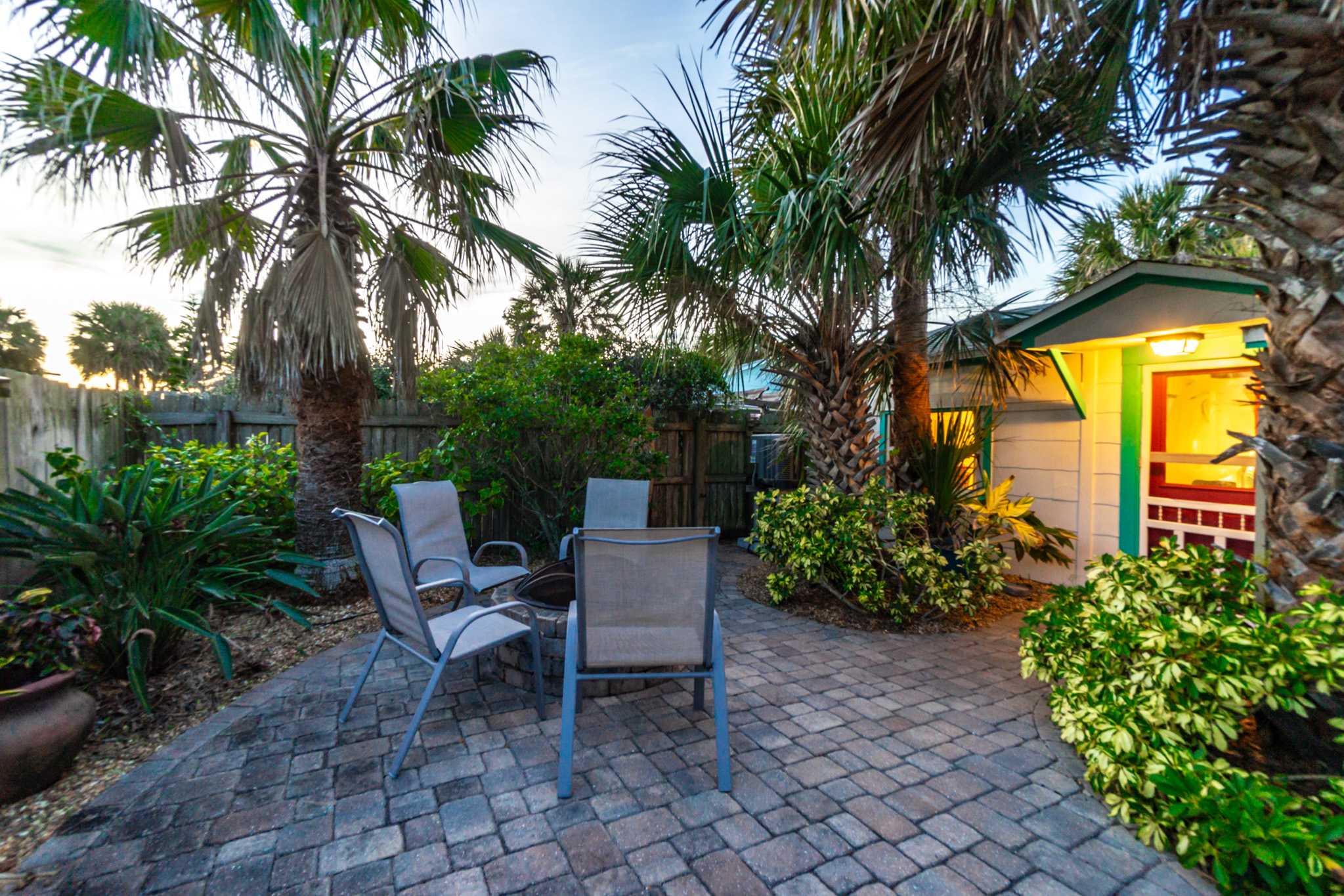 Beachcomber Oasis | 1930s Cottage | 1 min to Beach — photo 18
