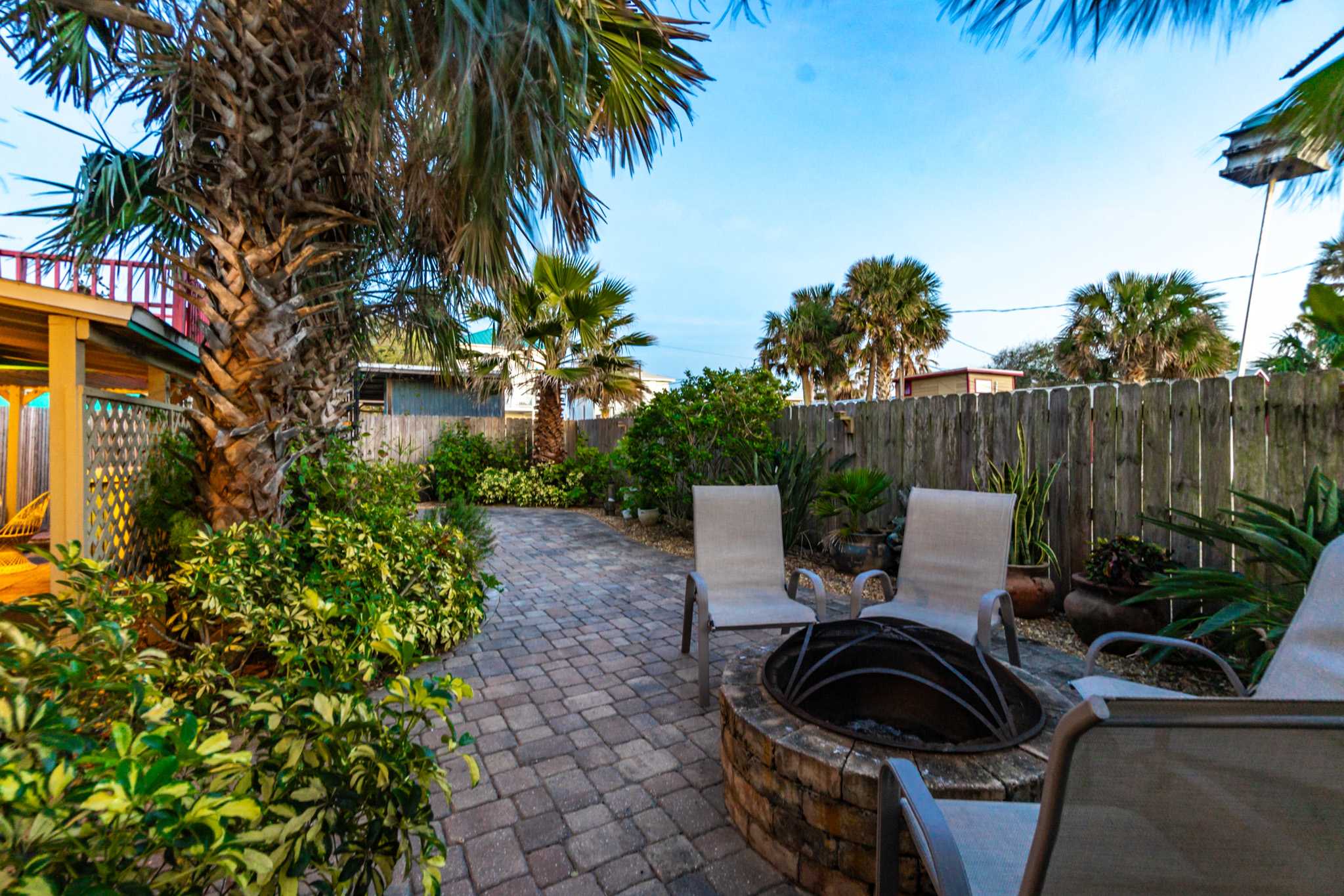 Beachcomber Oasis | 1930s Cottage | 1 min to Beach — photo 20