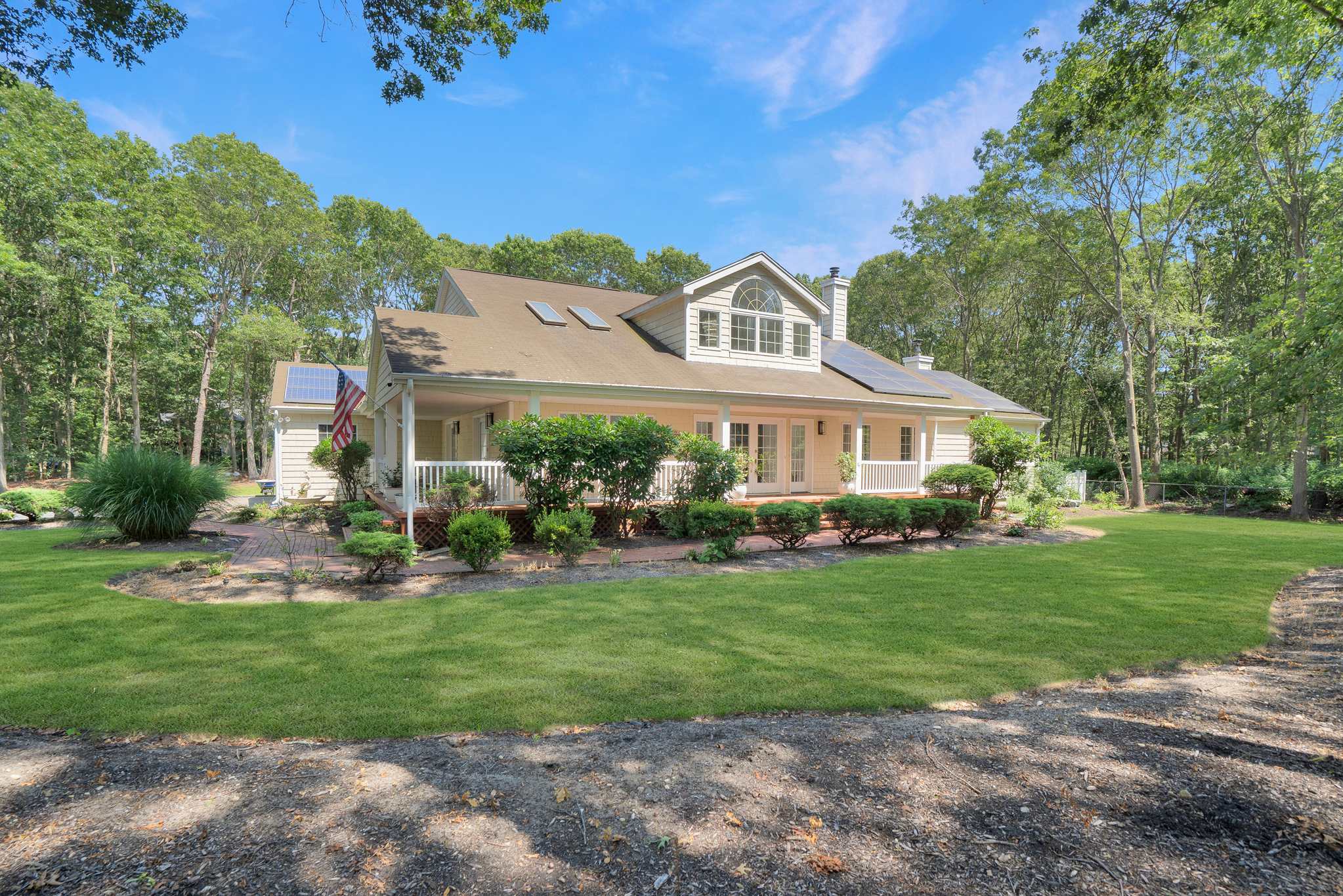 Manorville Escape: Fireplace, Fenced Backyard
