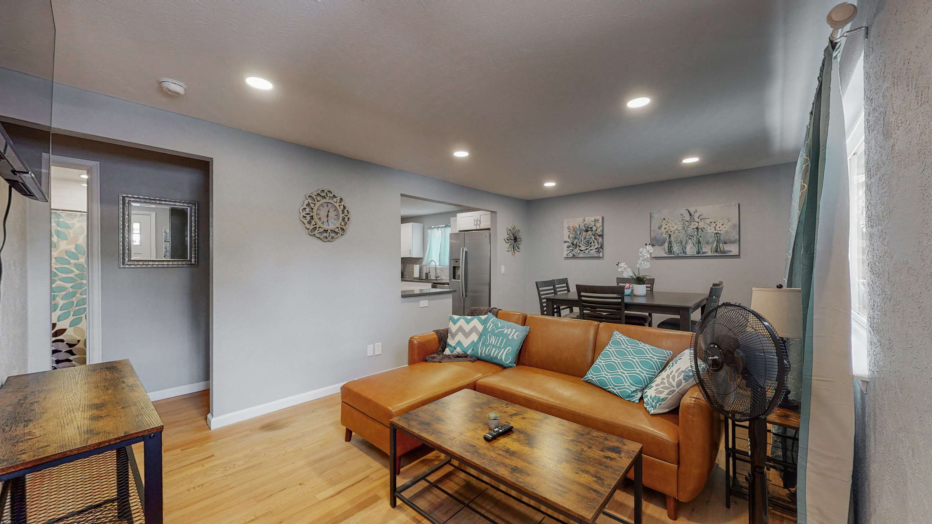 Spacious Retreat With Two Kitchens And Living Areas - Charming Haven - Thornton, CO