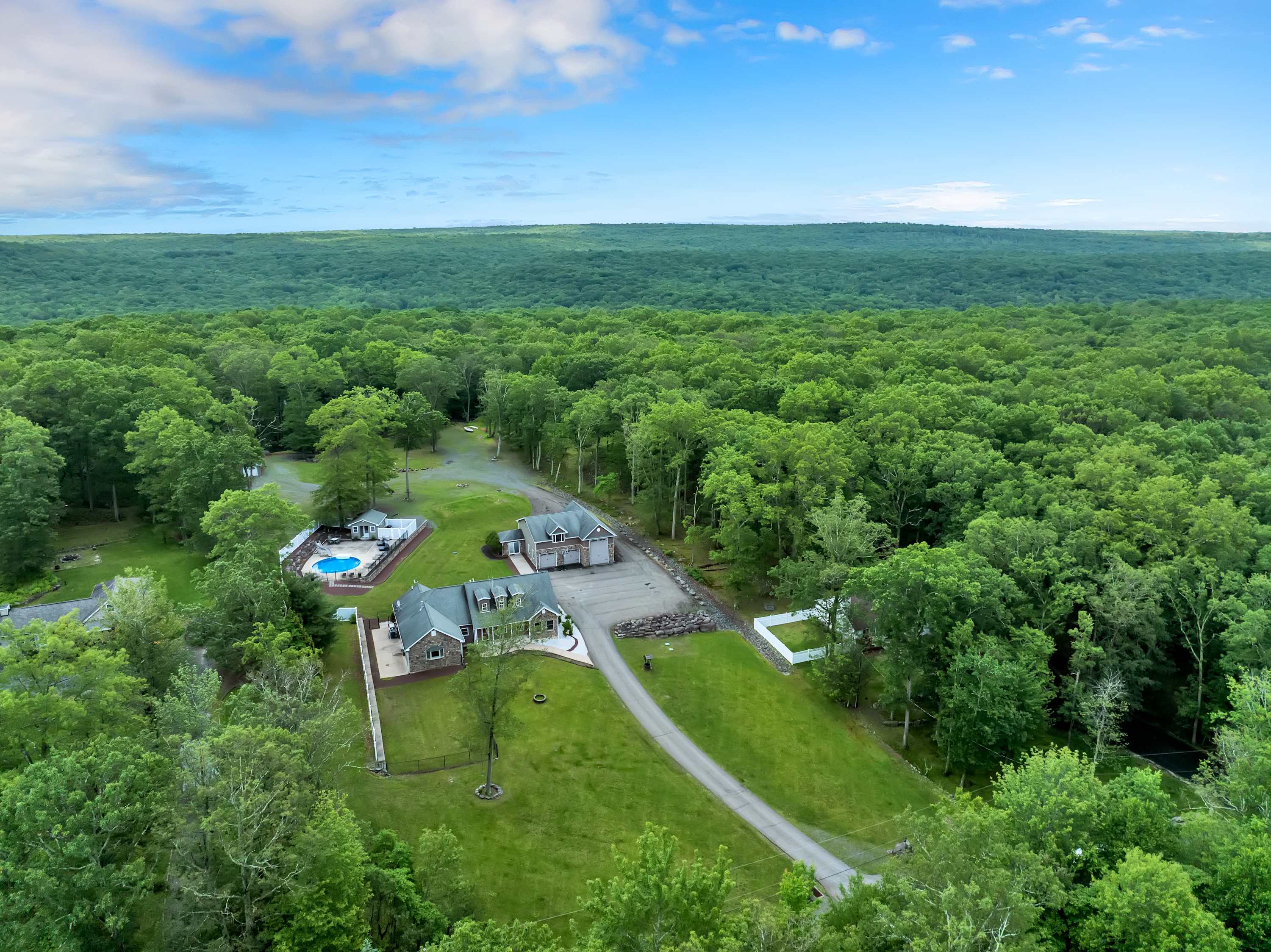 Chip's Pocono Escape | Hot tub | Pool w/ slide