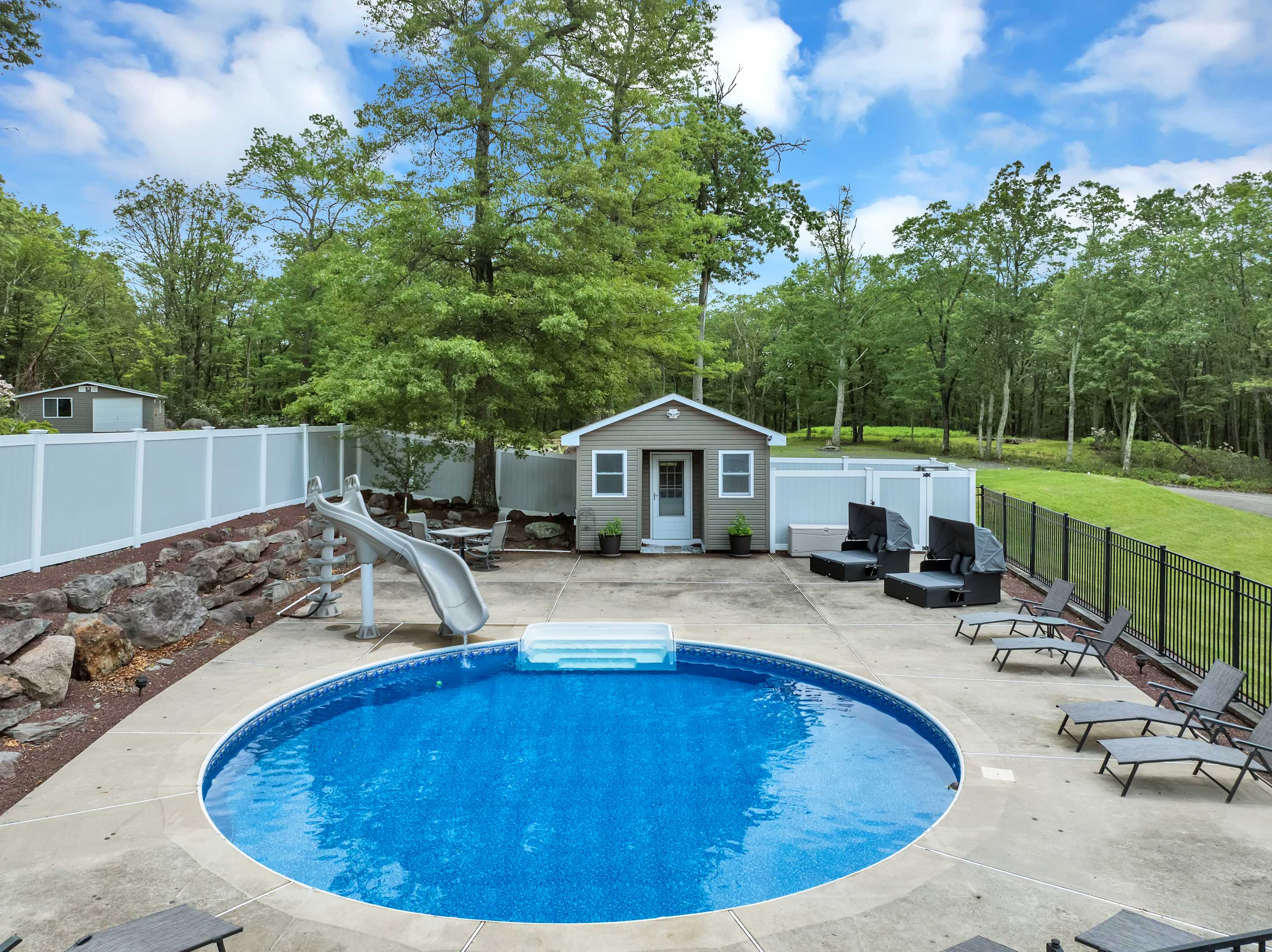 Chip's Pocono Escape | Hot tub | Pool w/ slide