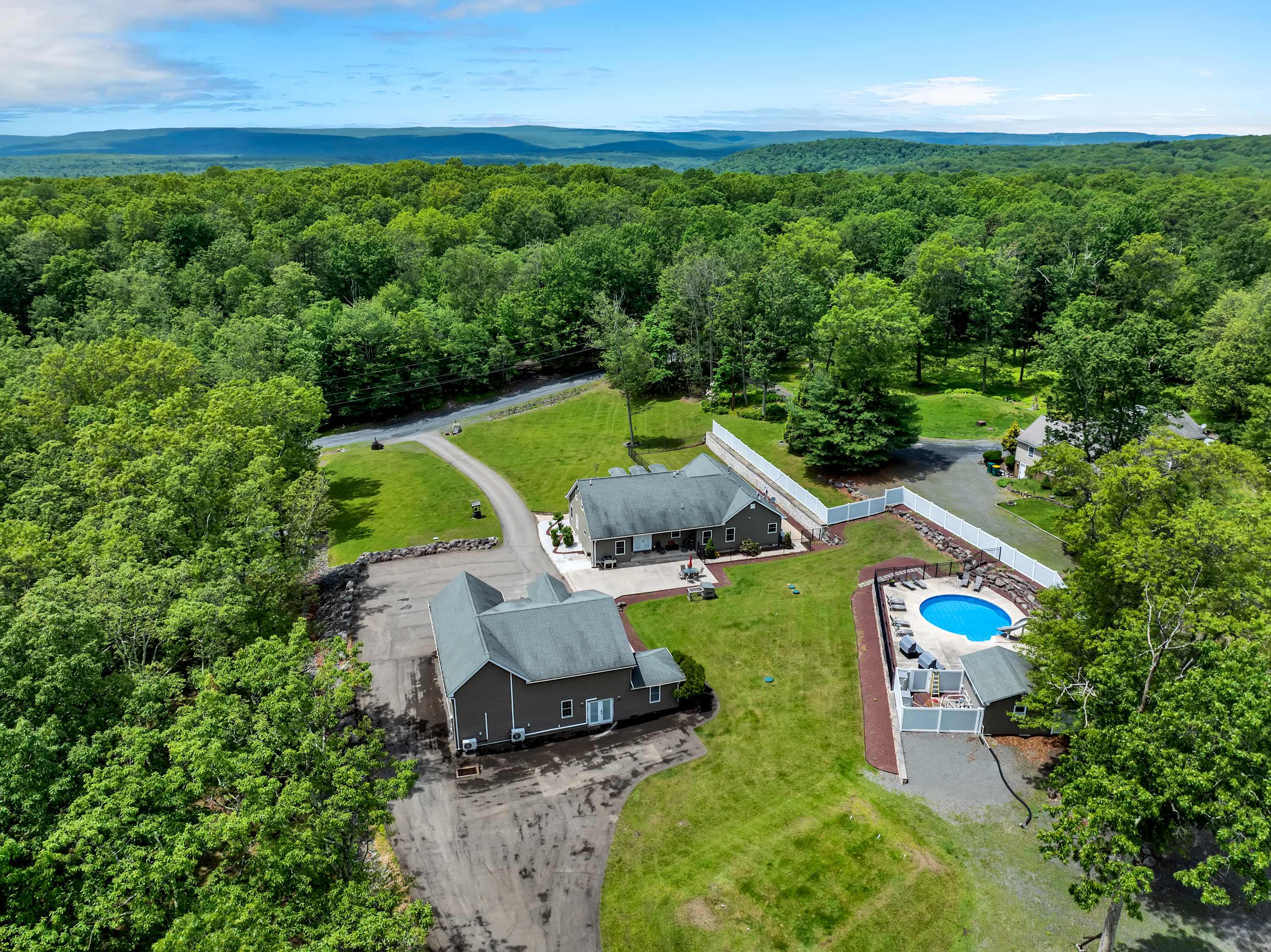 Chip's Pocono Escape | Hot tub | Pool w/ slide