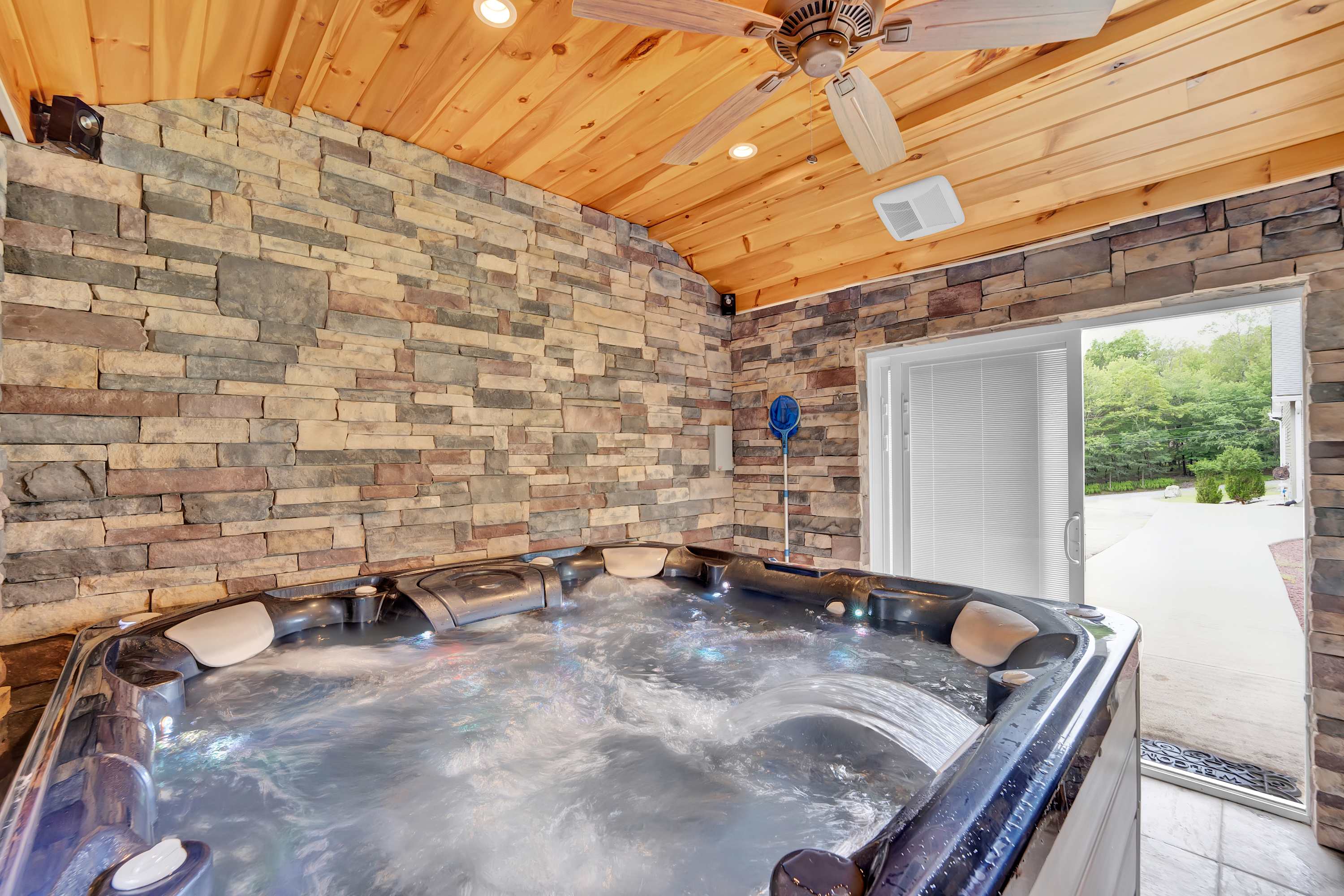 Chip's Pocono Escape | Hot tub | Pool w/ slide