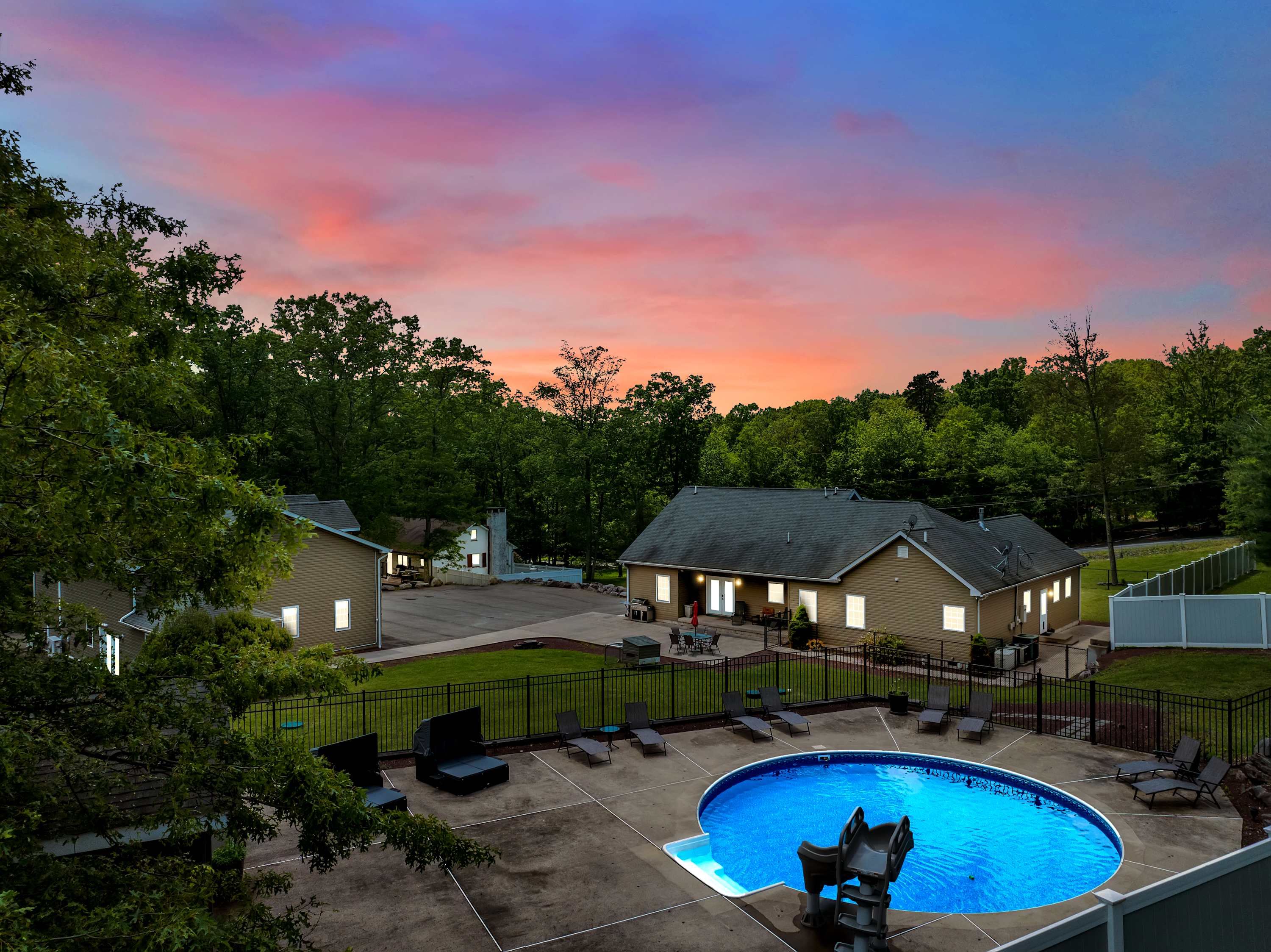 Chip's Pocono Escape | Hot tub | Pool w/ slide