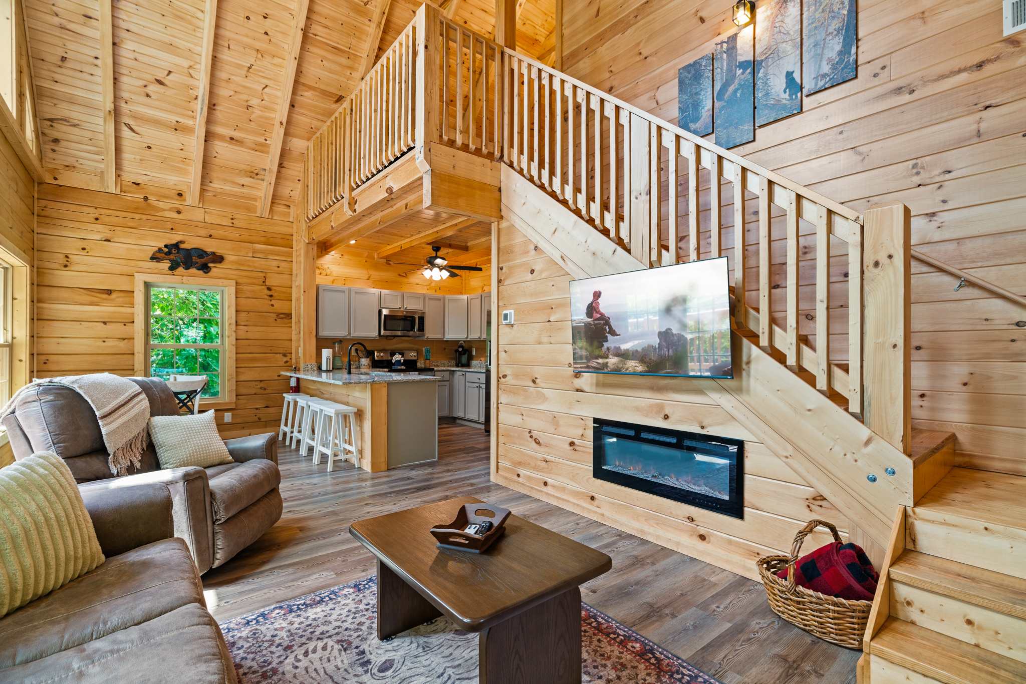 New Secluded Log Cabin, 1Mile to Downtown, Hot Tub — Gatlinburg, TN — vacation rental