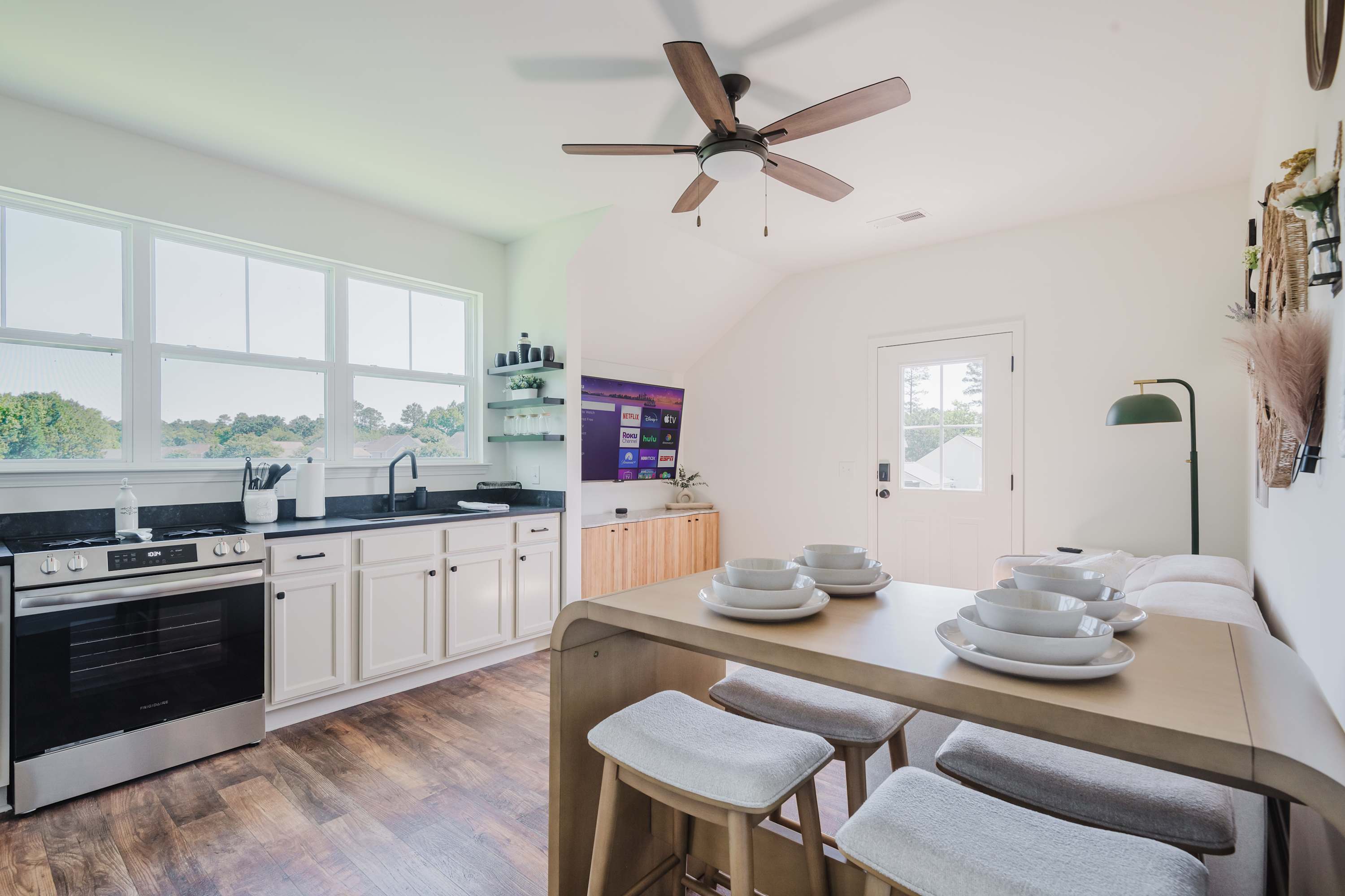 Walk2OldTown!  Modern Lux Private Carriage House