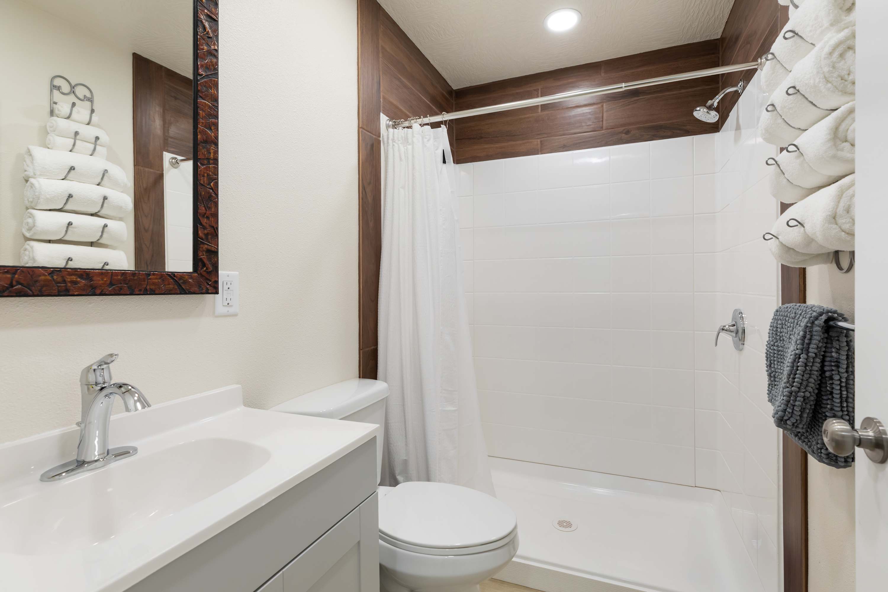 Detached bathroom 1