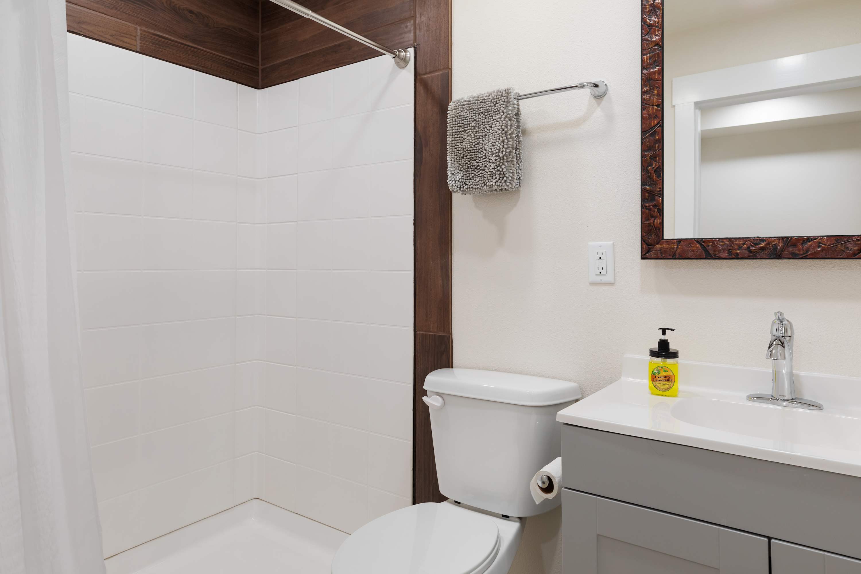 Detached bathroom 2
