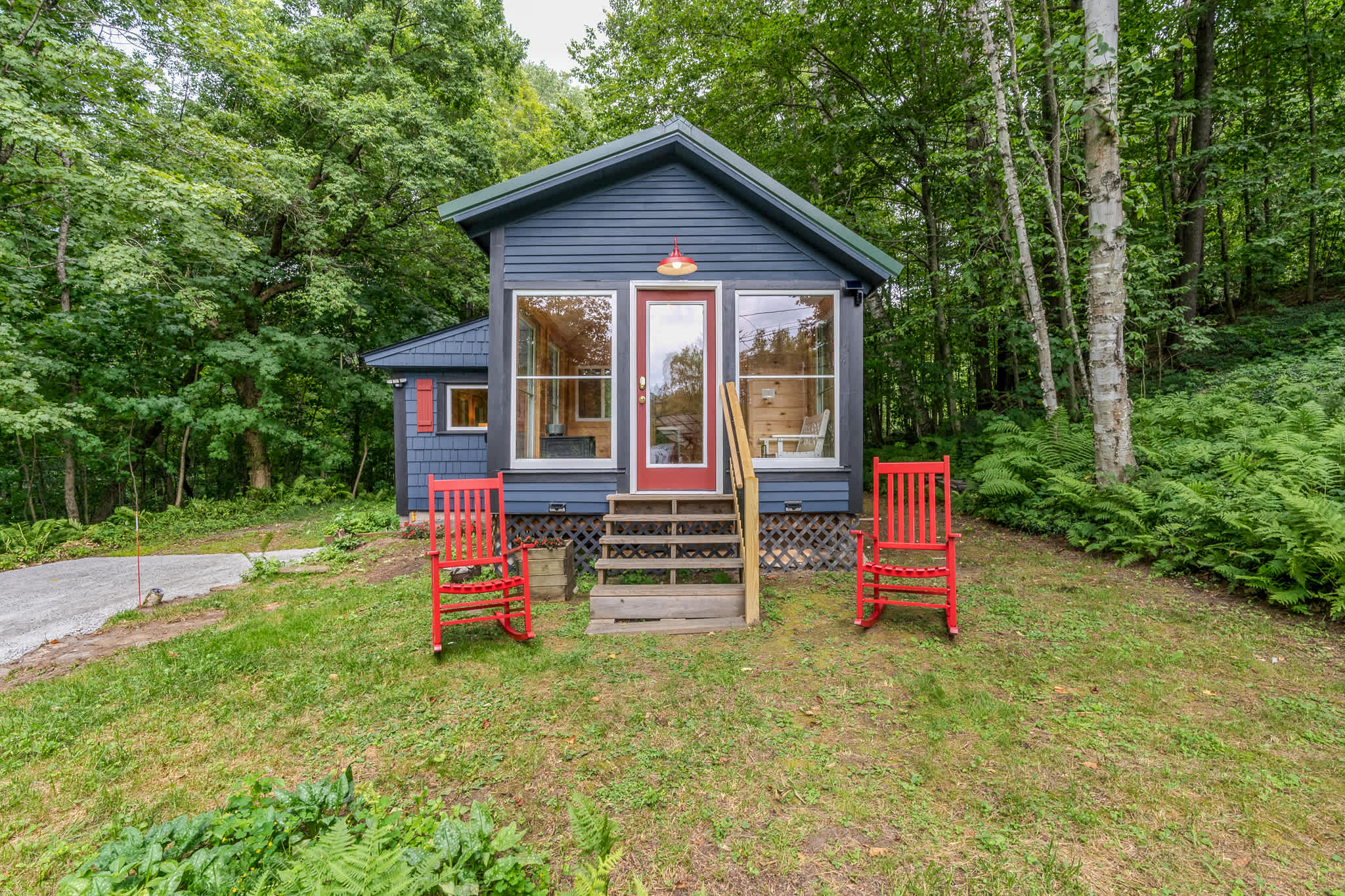 Mt Peg Hiking, Enclosed Porch  | Trailside Cottage