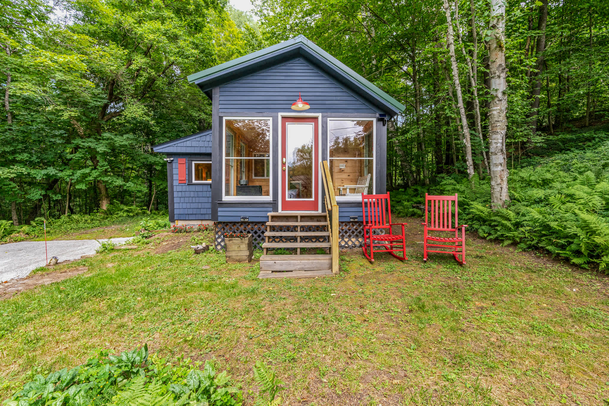 Mt Peg Hiking, Enclosed Porch  | Trailside Cottage