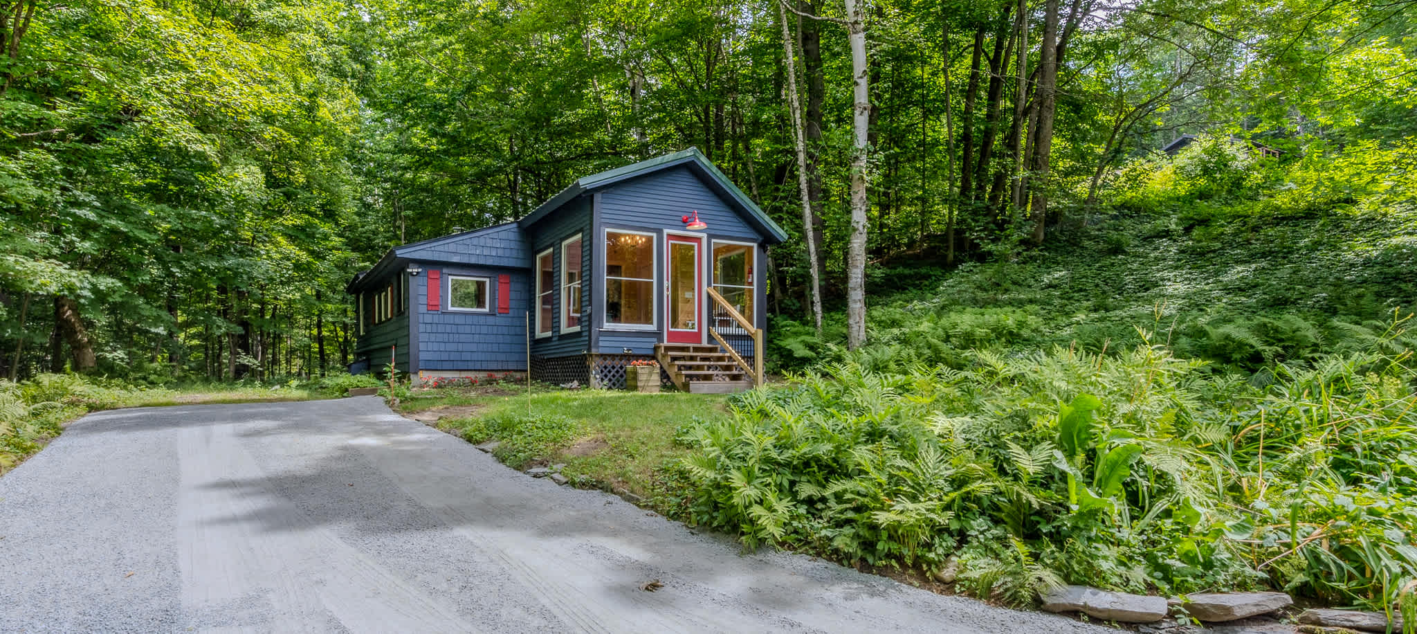 Mt Peg Hiking, Enclosed Porch  | Trailside Cottage