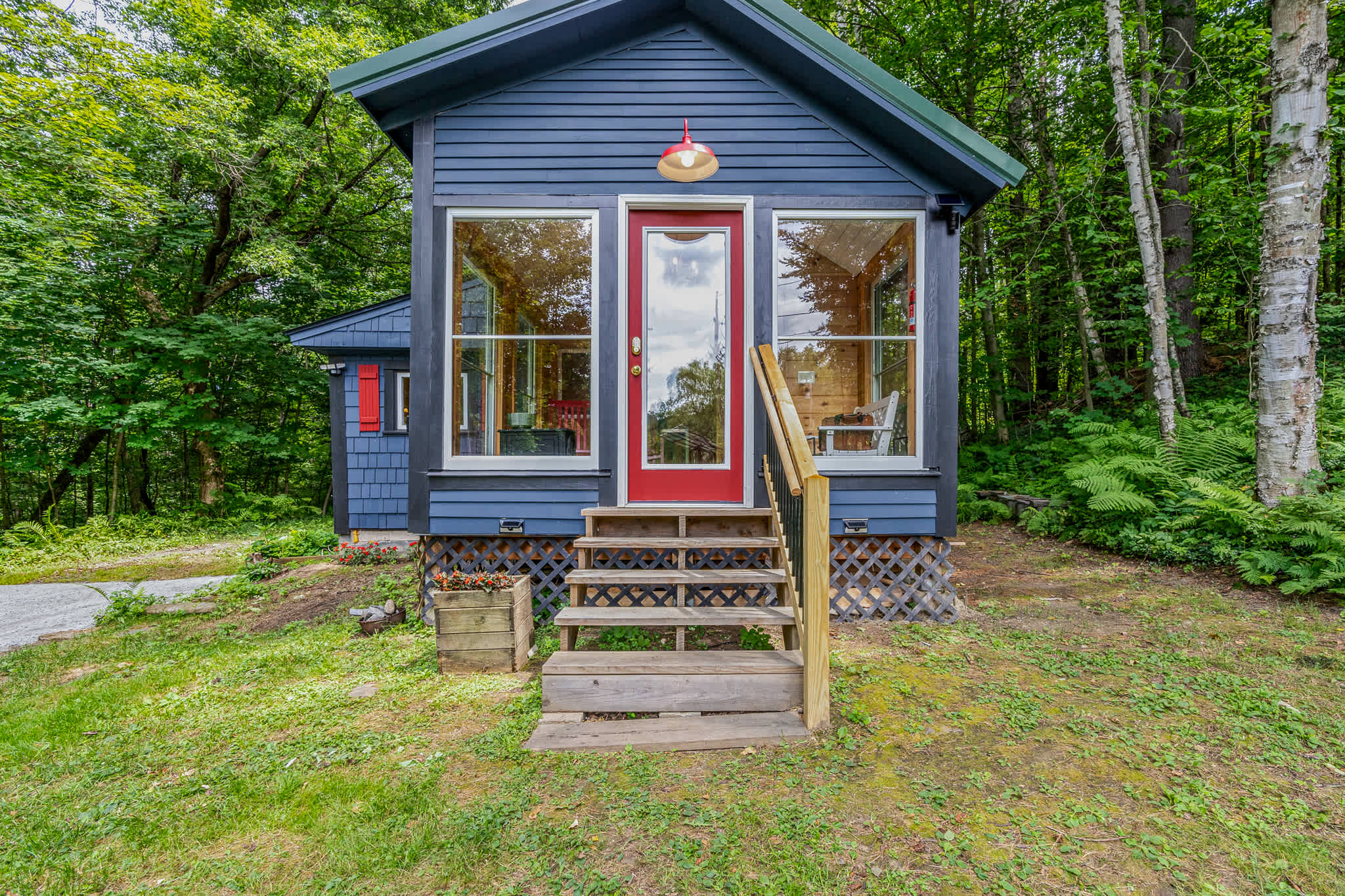 Mt Peg Hiking, Enclosed Porch  | Trailside Cottage