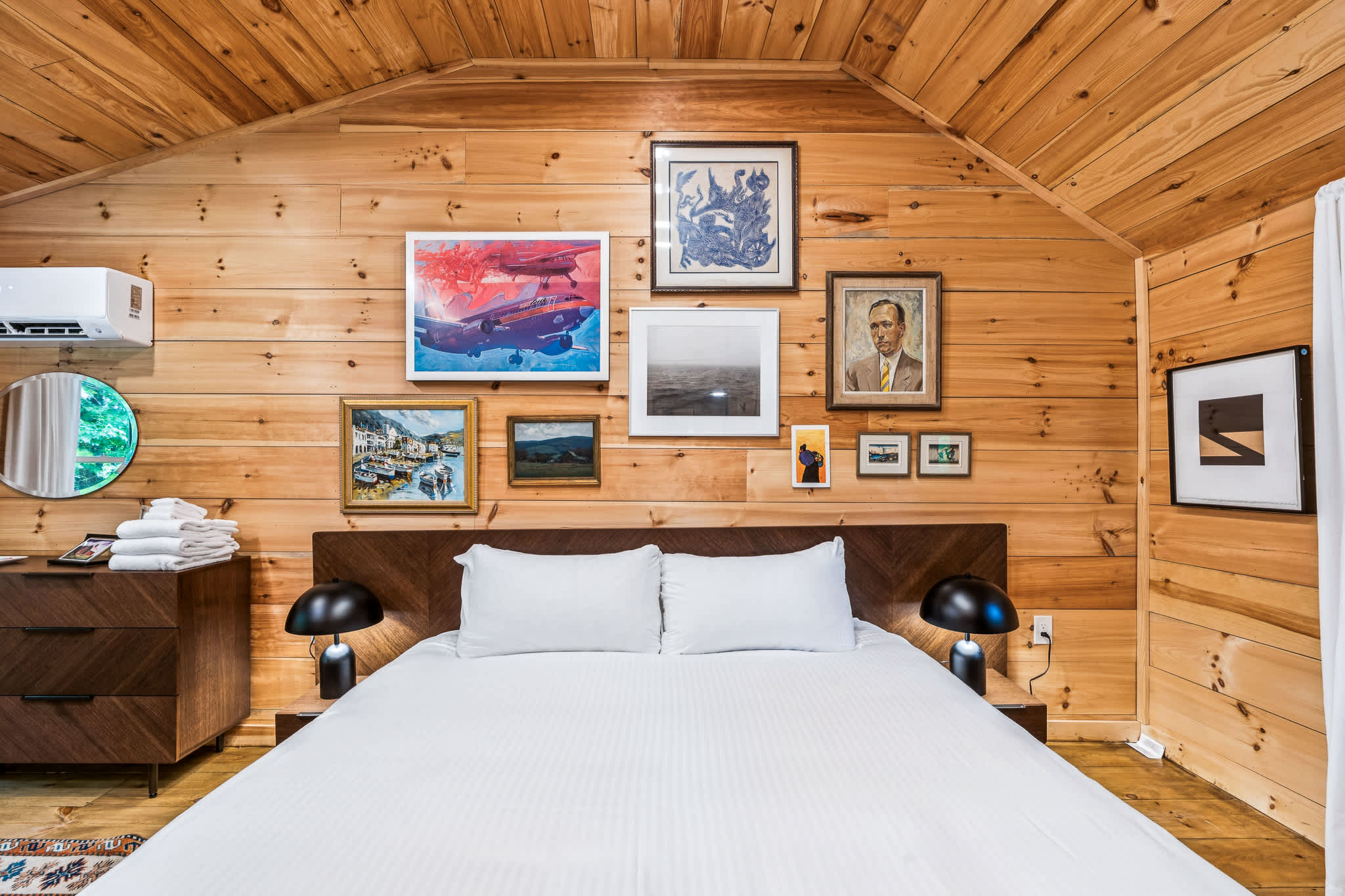 Mt Peg Hiking, Enclosed Porch  | Trailside Cottage