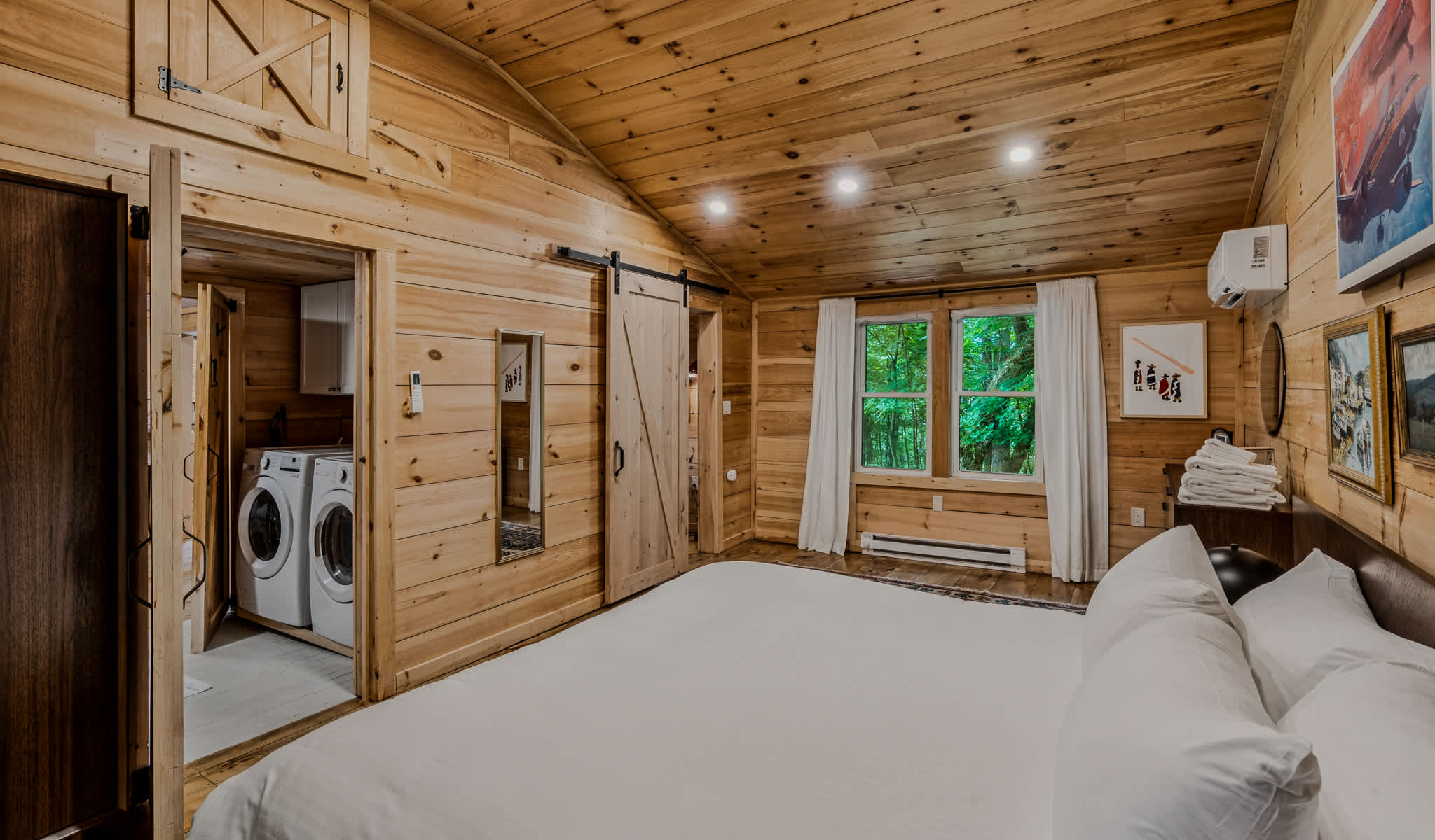 Mt Peg Hiking, Enclosed Porch  | Trailside Cottage