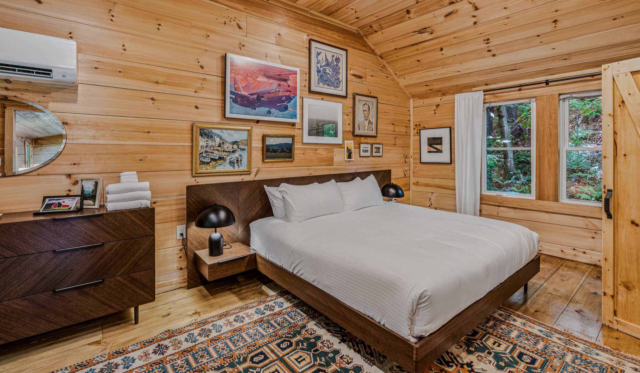 Mt Peg Hiking, Enclosed Porch  | Trailside Cottage
