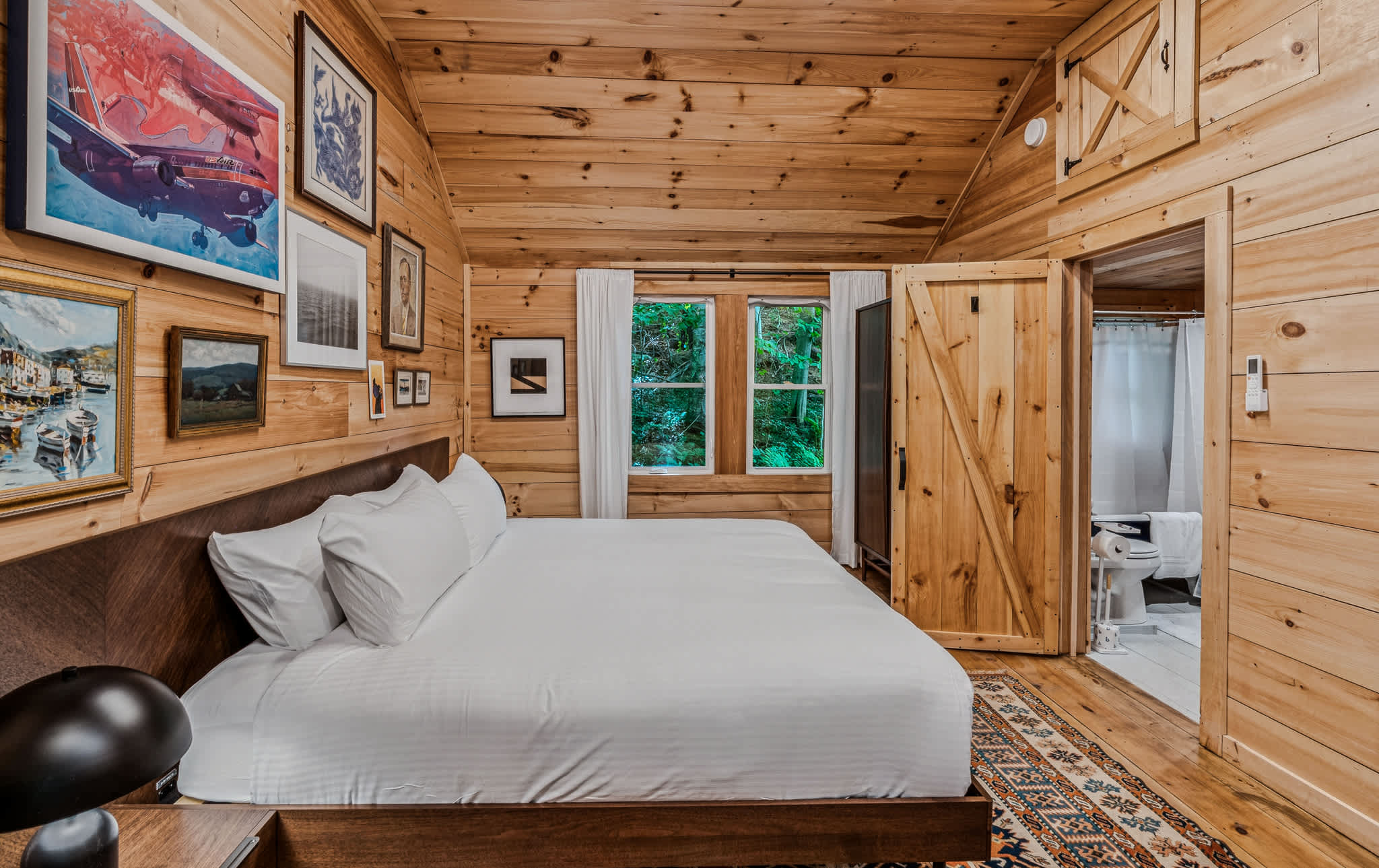 Mt Peg Hiking, Enclosed Porch  | Trailside Cottage