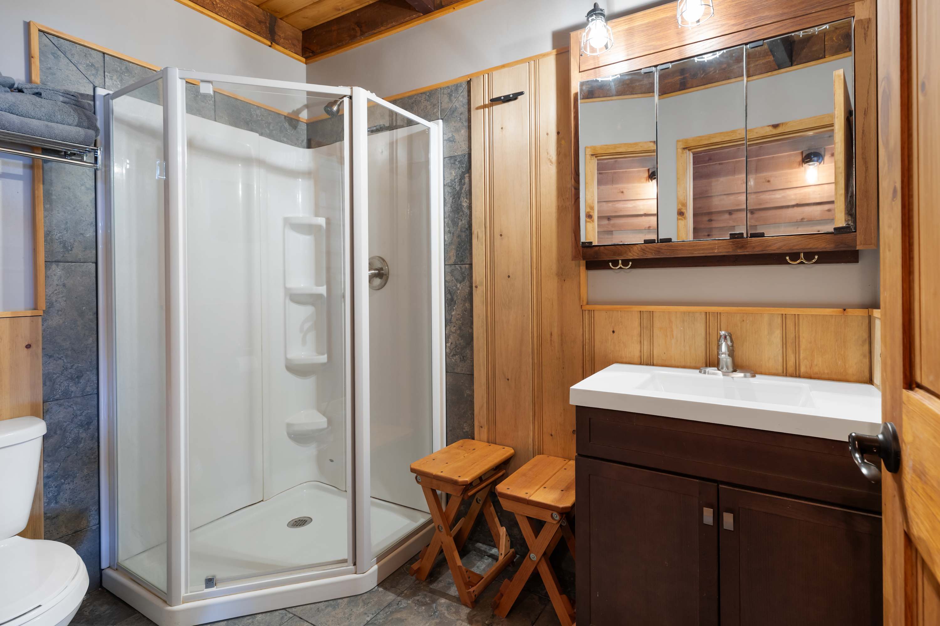 Detached bathroom 2