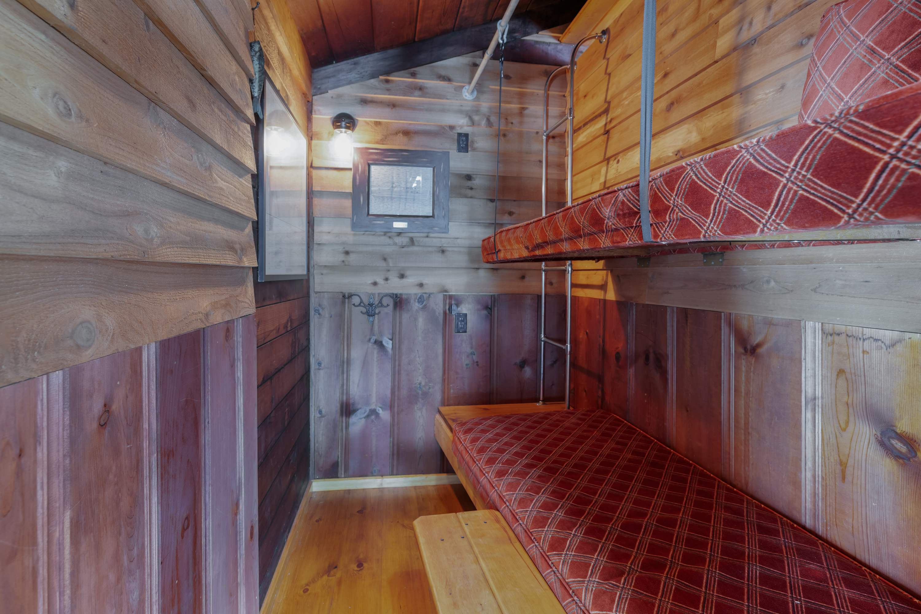Kid's bunkroom with two twin sleeping areas. Please use with caution as there is no railing.